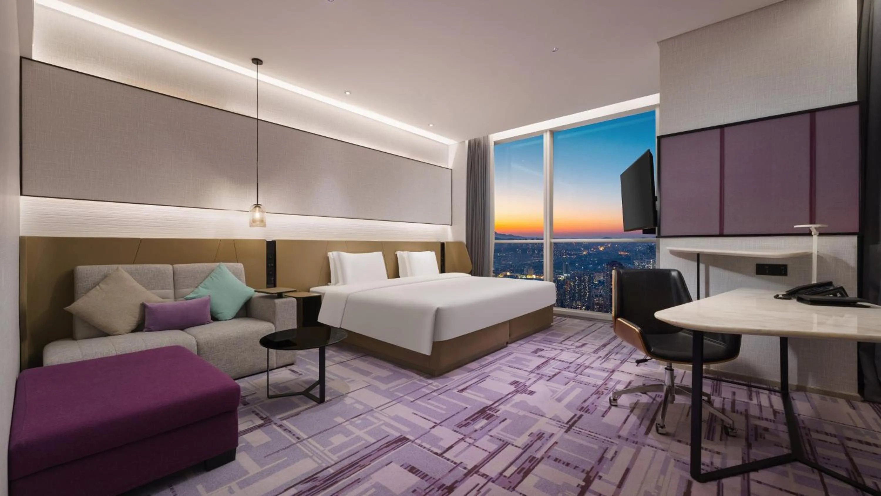 Photo of the whole room, Bed in Crowne Plaza Dalian Xinghai by IHG