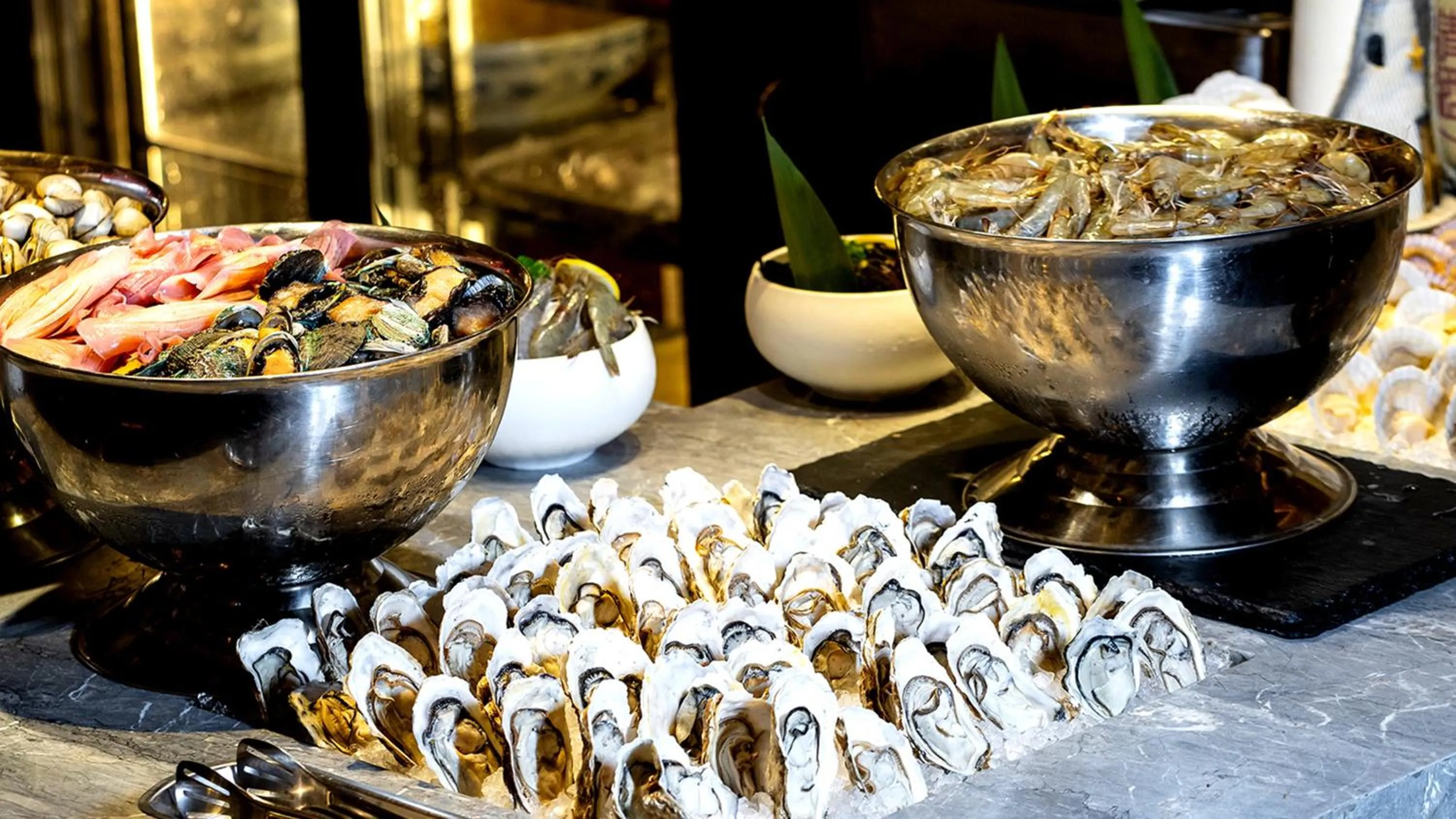 Restaurant/places to eat in Crowne Plaza Dalian Xinghai by IHG