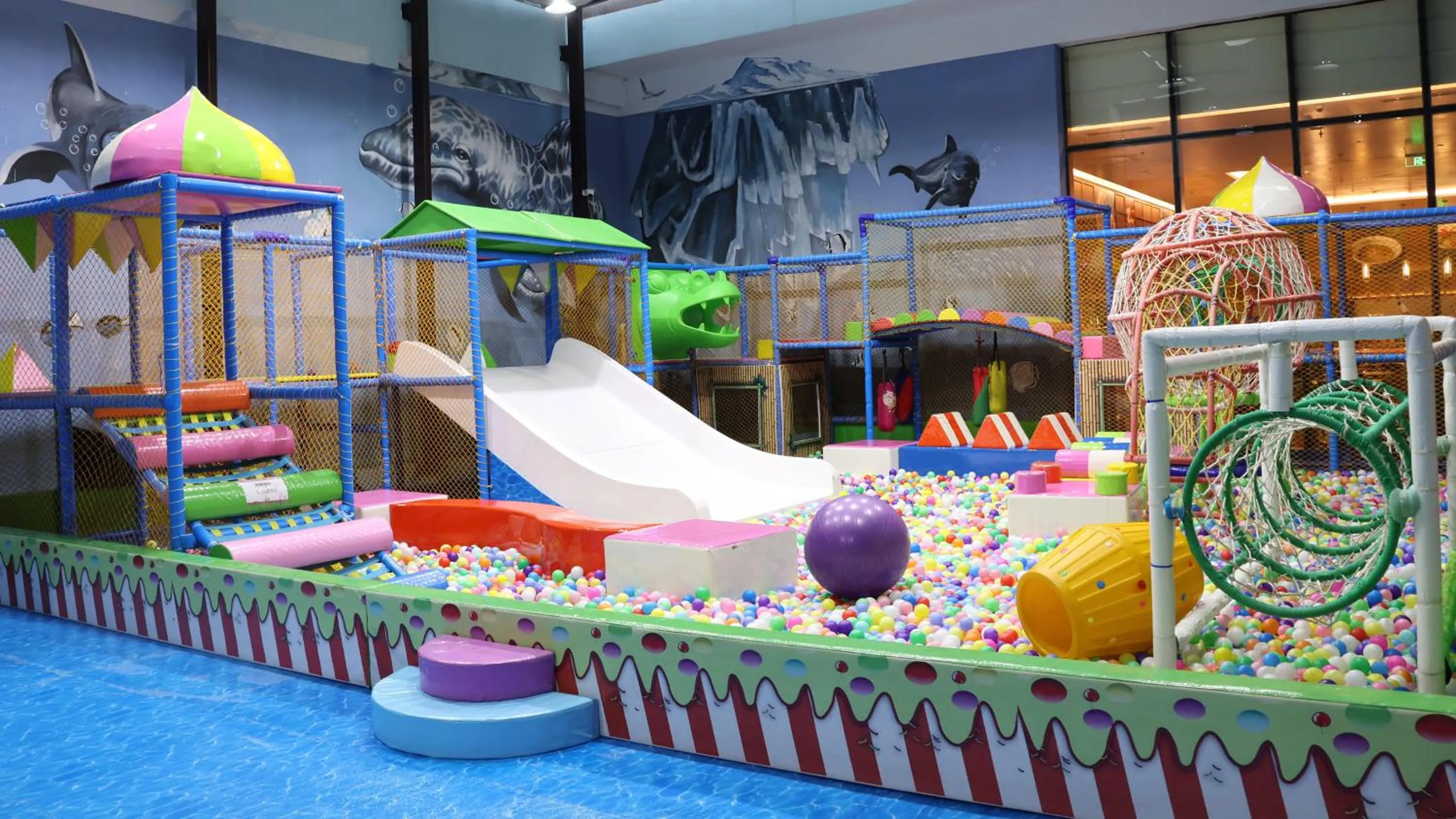 Fitness centre/facilities in Crowne Plaza Dalian Xinghai by IHG