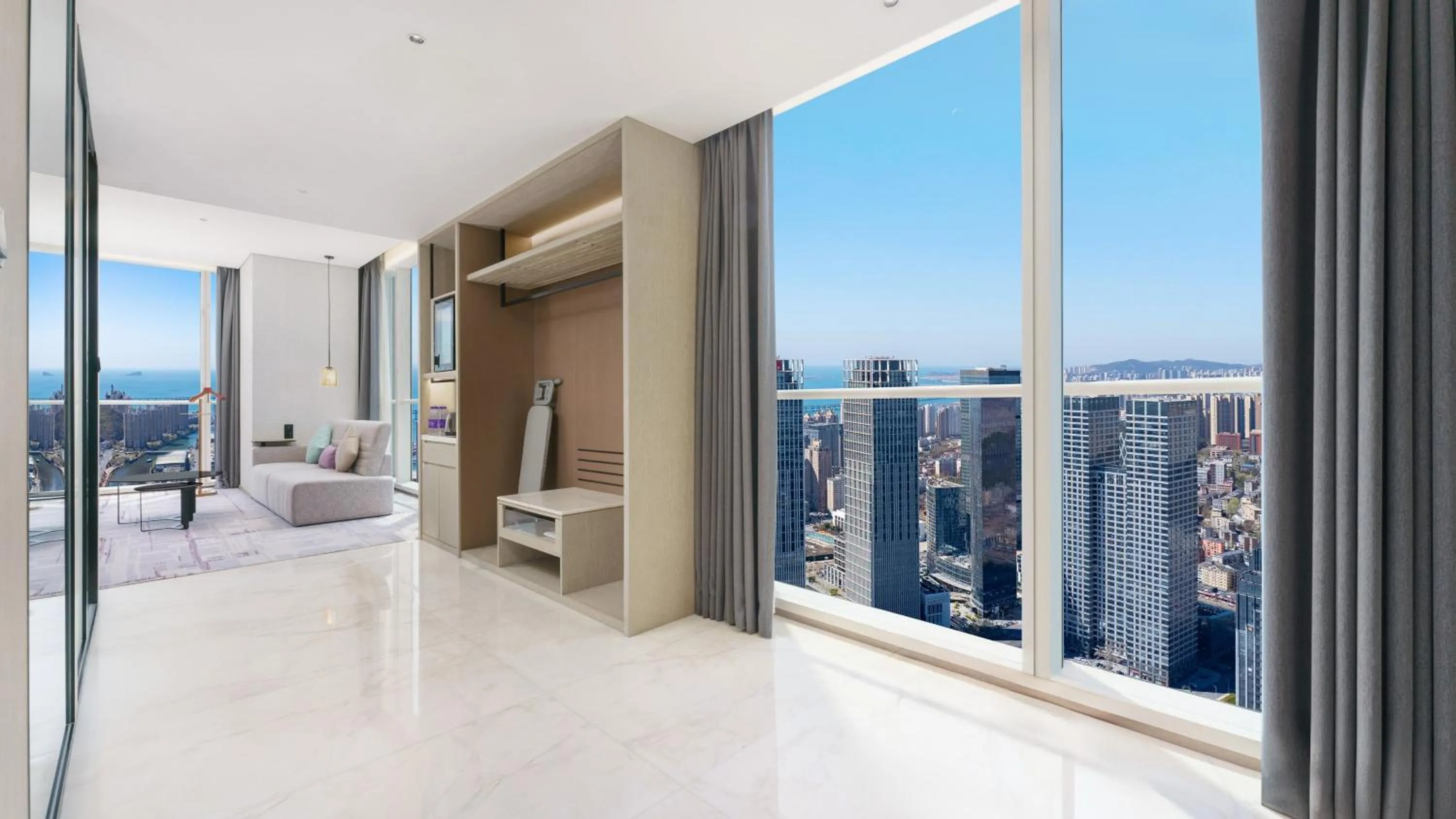 Photo of the whole room in Crowne Plaza Dalian Xinghai by IHG