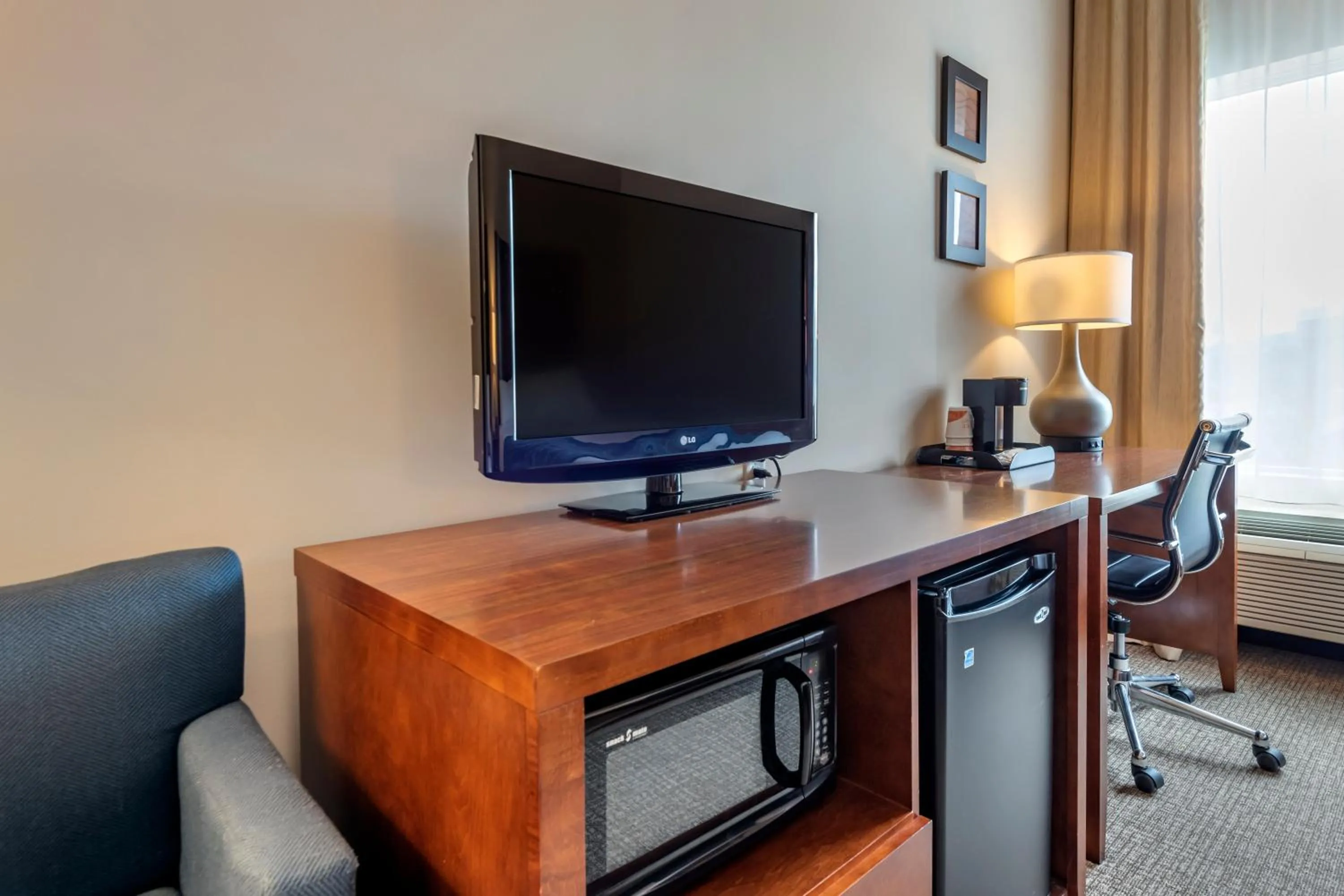 TV and multimedia in Comfort Inn Apalachin - Binghamton W Route 17
