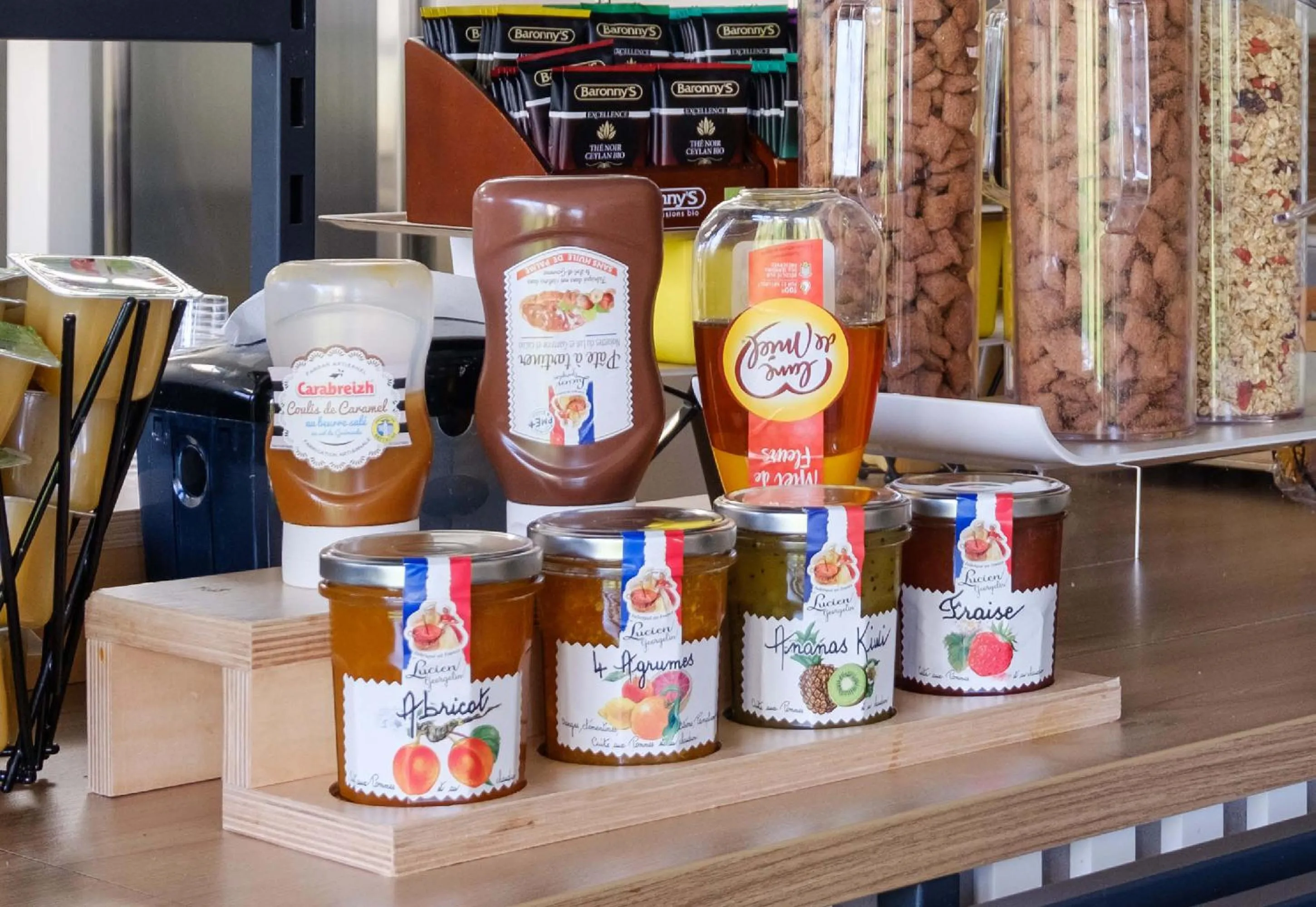 Breakfast in B&B HOTEL Nice Aéroport Arenas