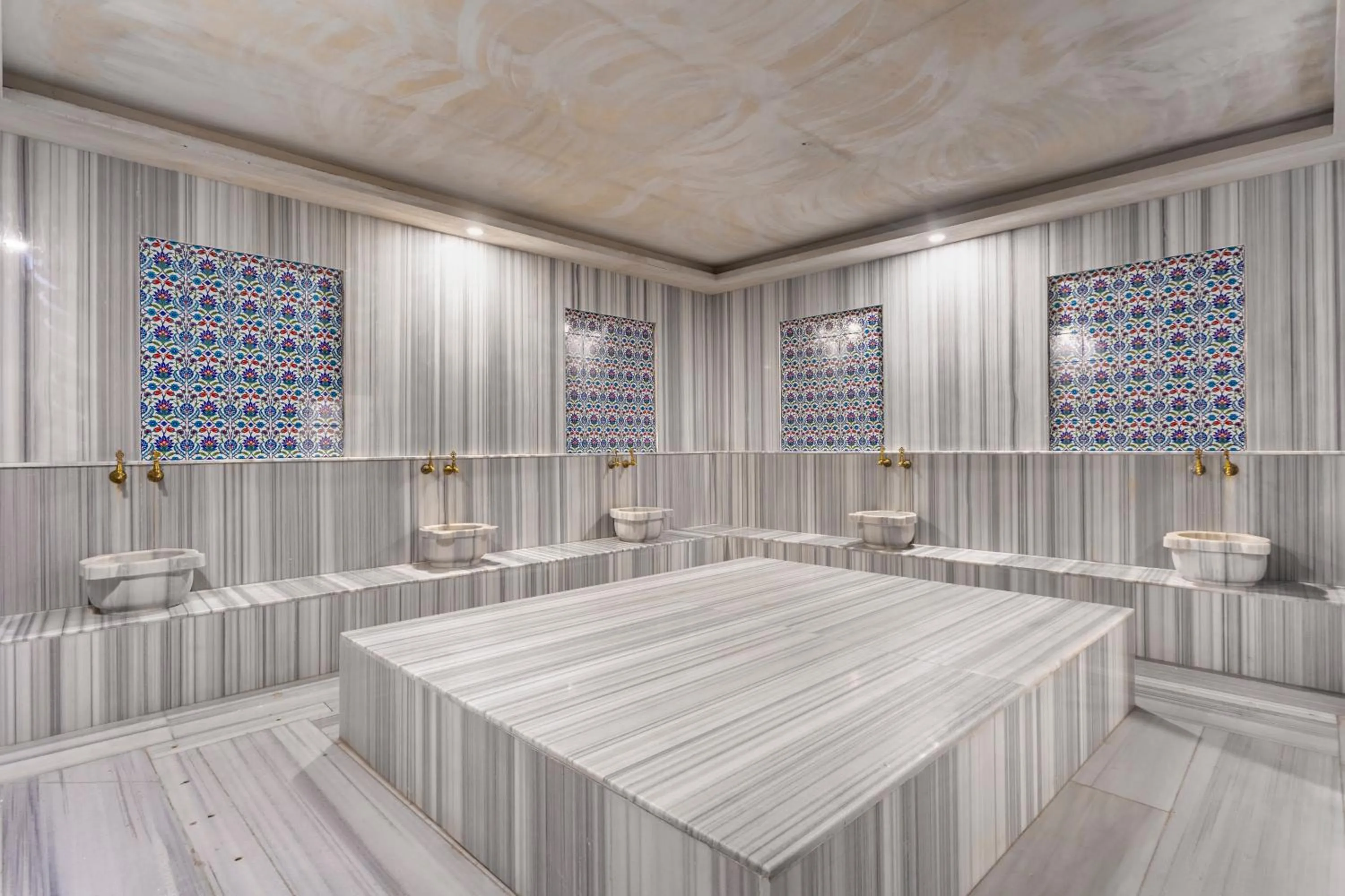 Massage in TAMARA Business Otel