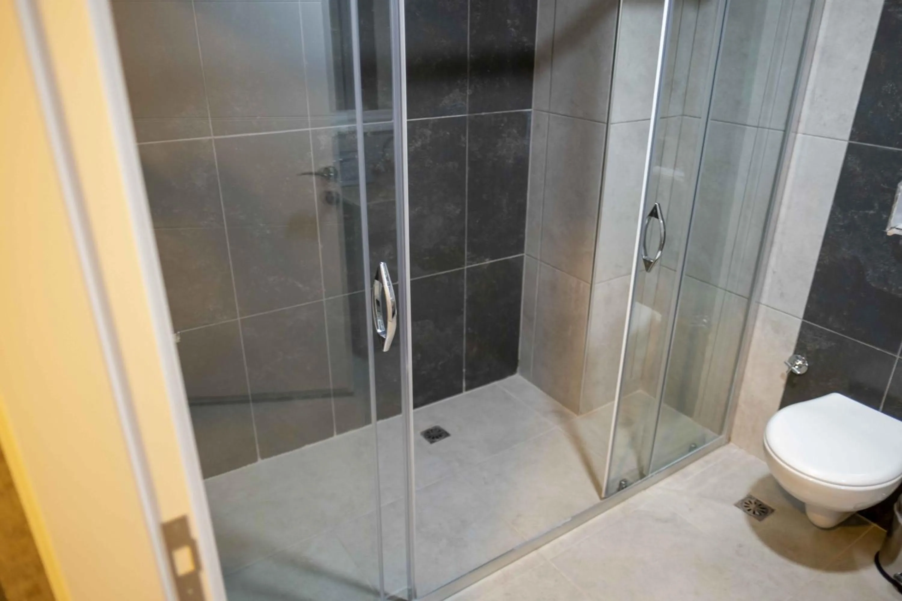 Bathroom in TAMARA Business Otel