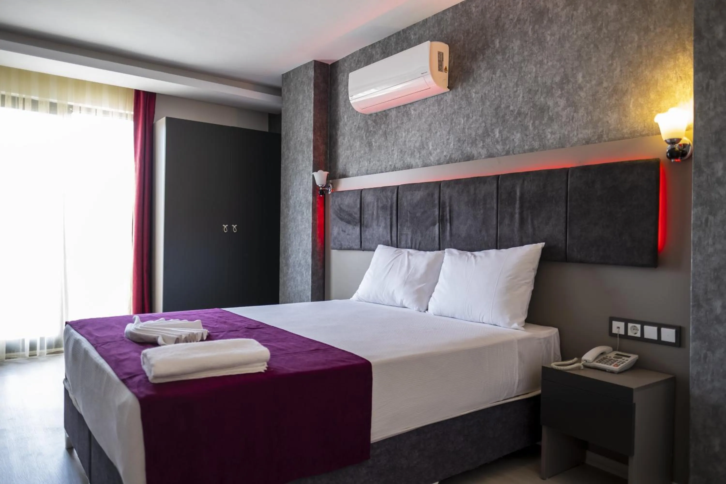 Bed in TAMARA Business Otel