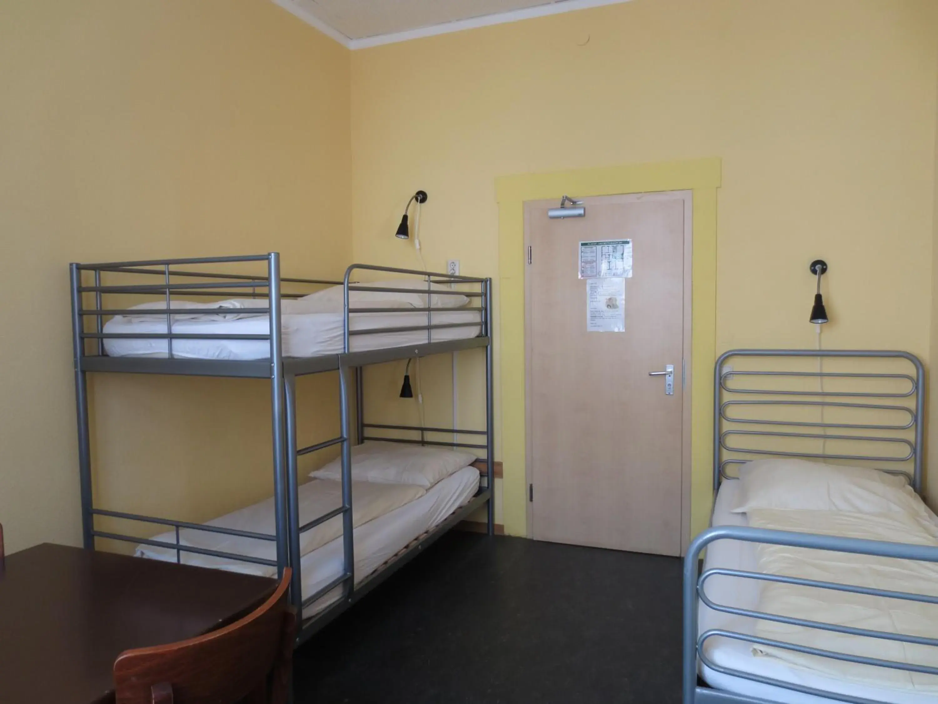 Triple Room with Shared Bathroom in Hostel Alex 30 Triple Room with Shared Bathroom in Hostel Alex 30
