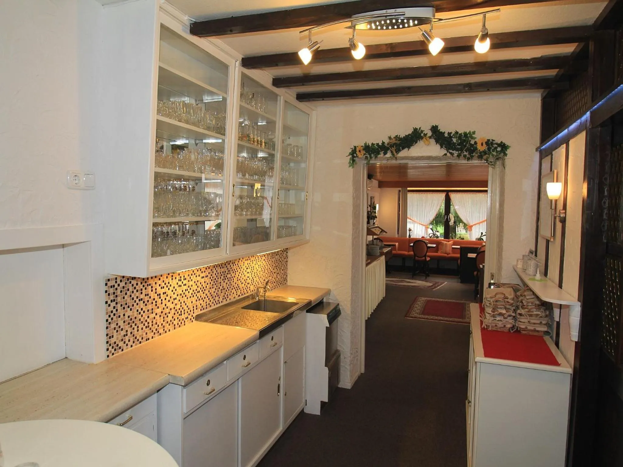 Restaurant/places to eat in Hotel Irene