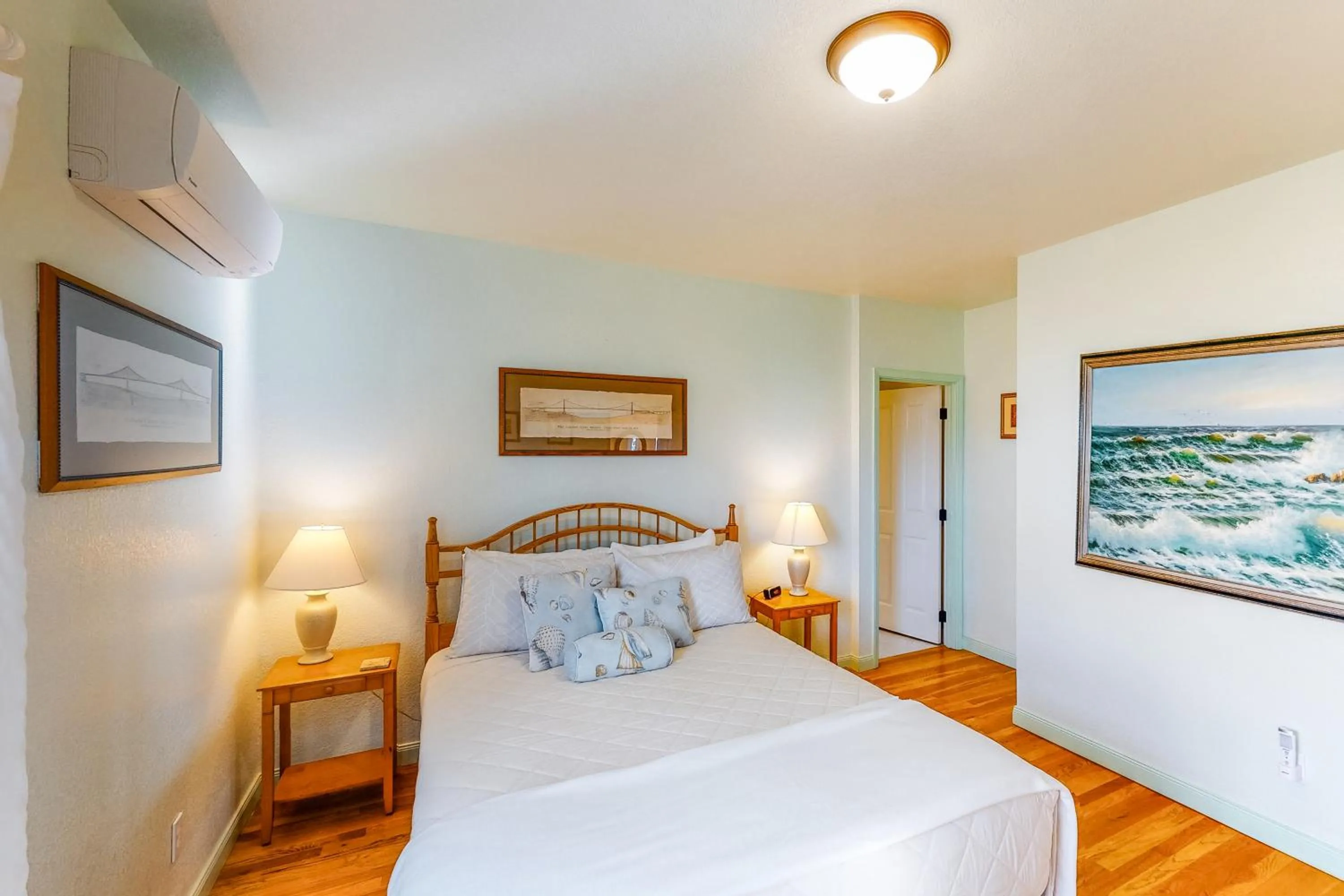 Bed in Cottage at Nye Beach