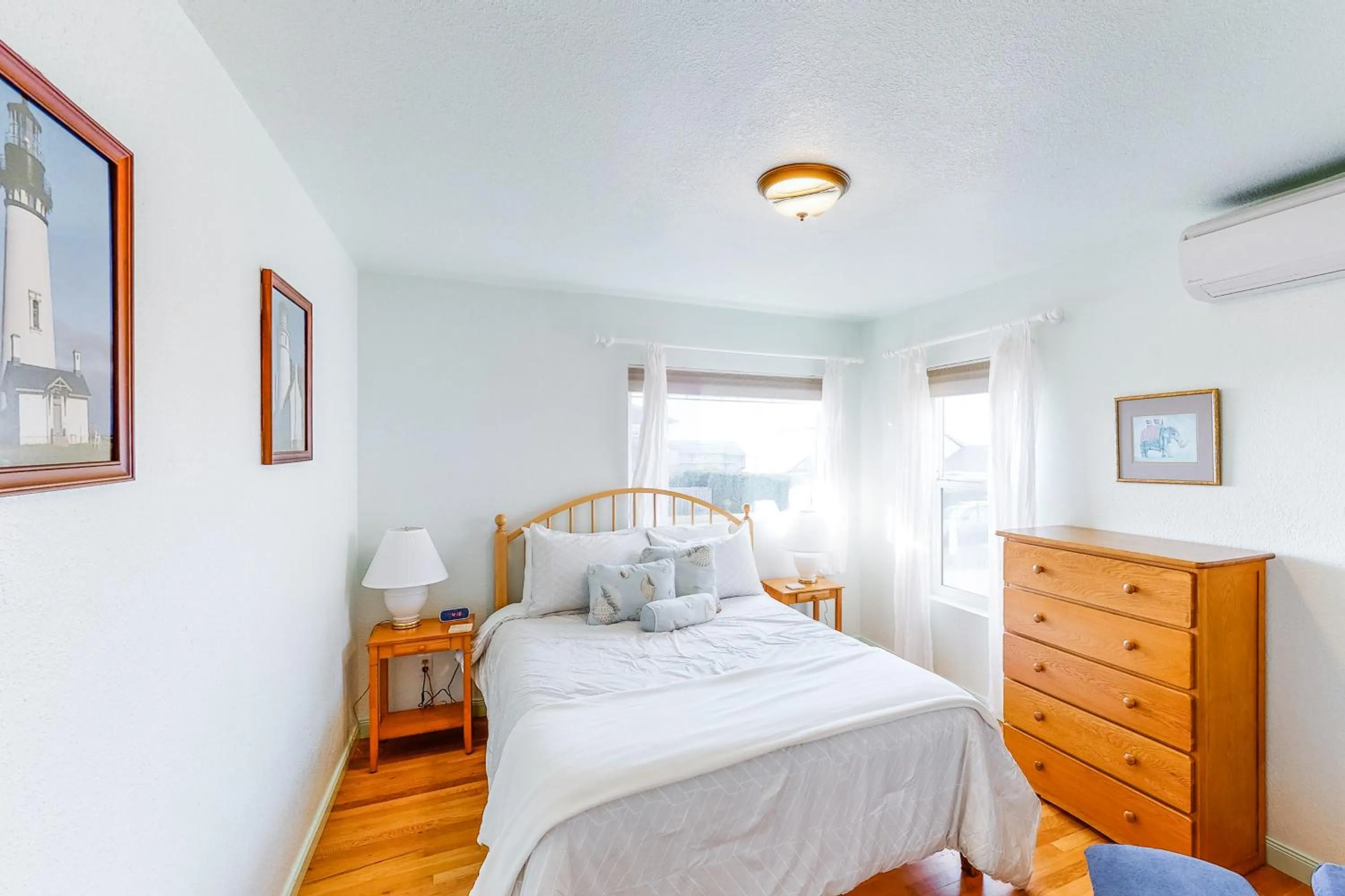 Bed in Cottage at Nye Beach