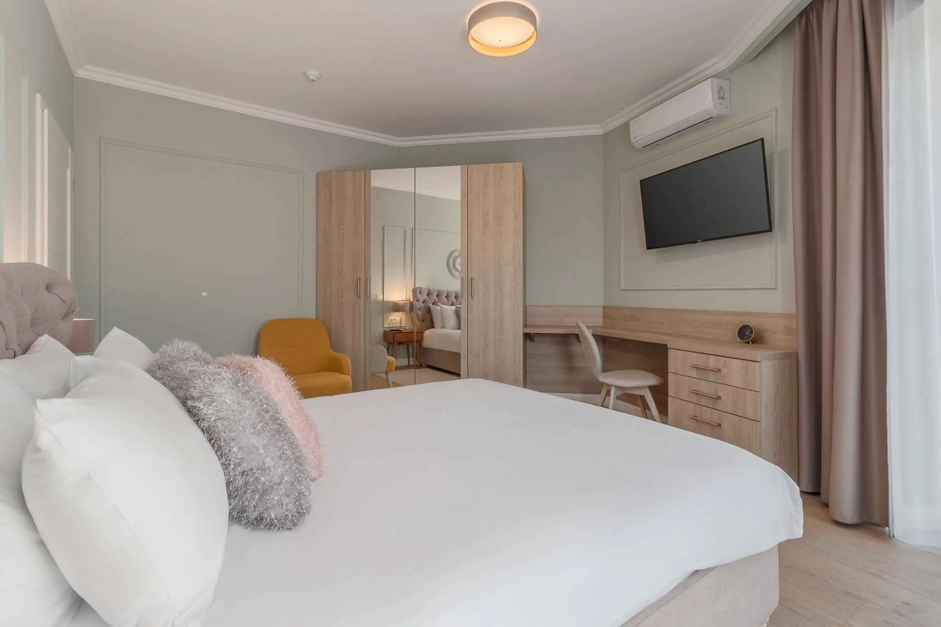 Bed in Dozsa Residence