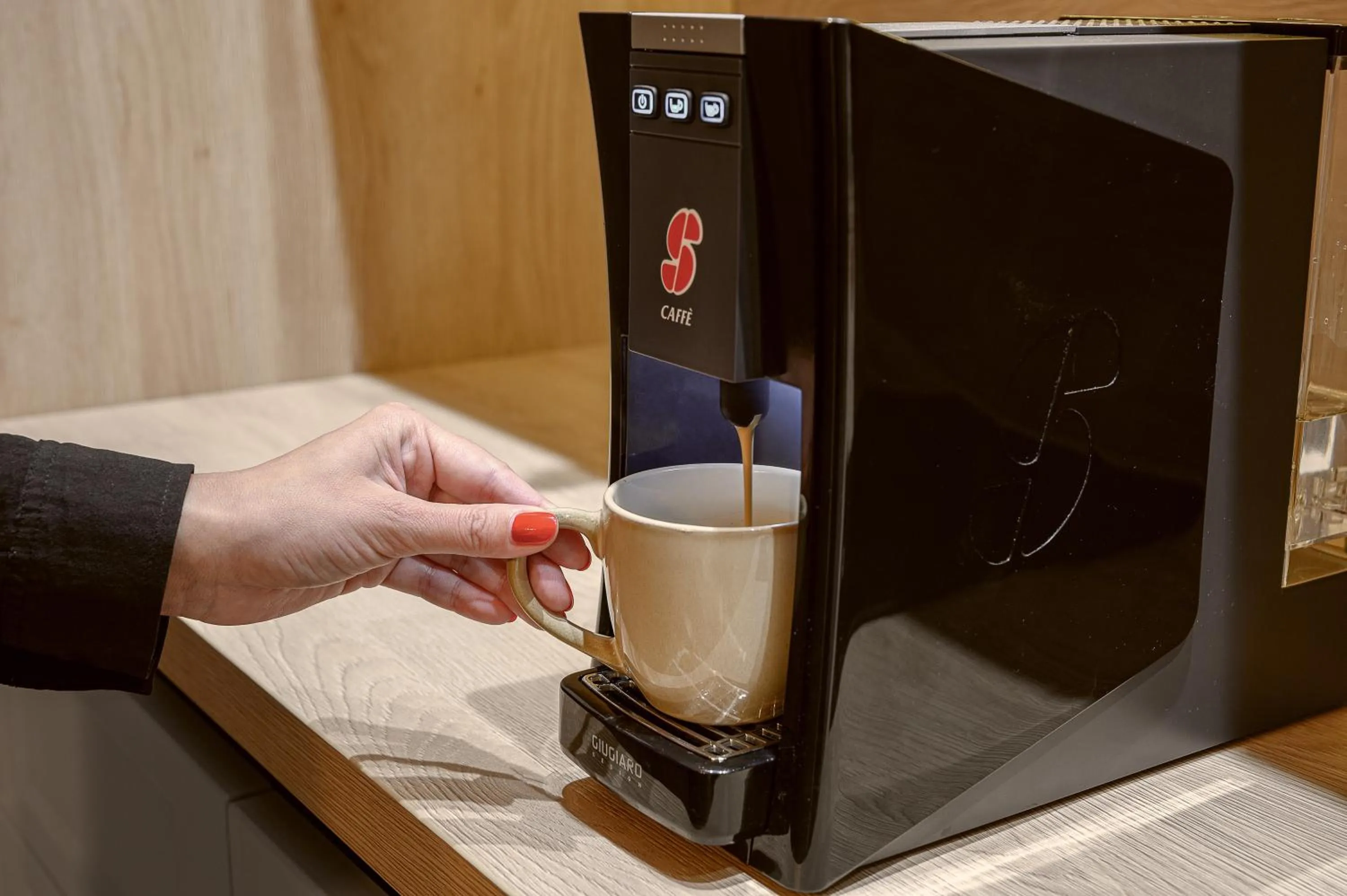 Coffee/tea facilities in Dozsa Residence