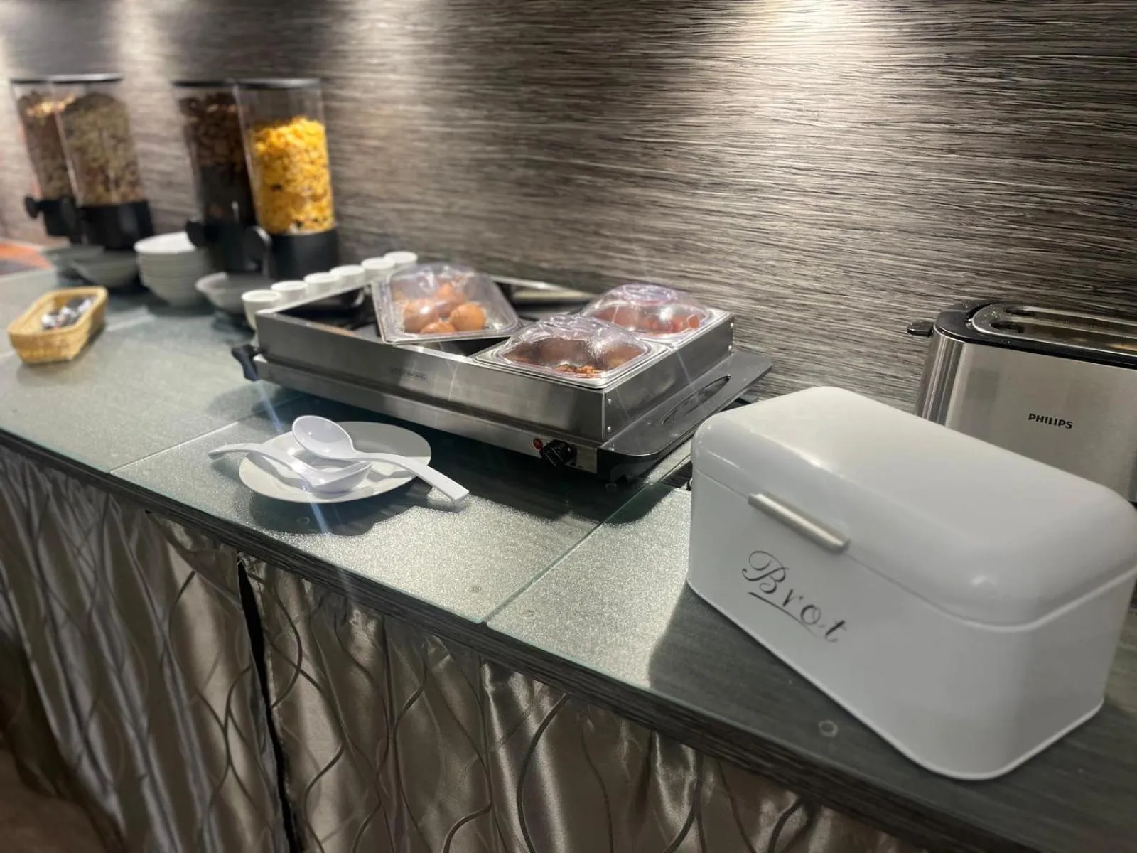 Buffet breakfast in Hotel Kiez Pension Berlin