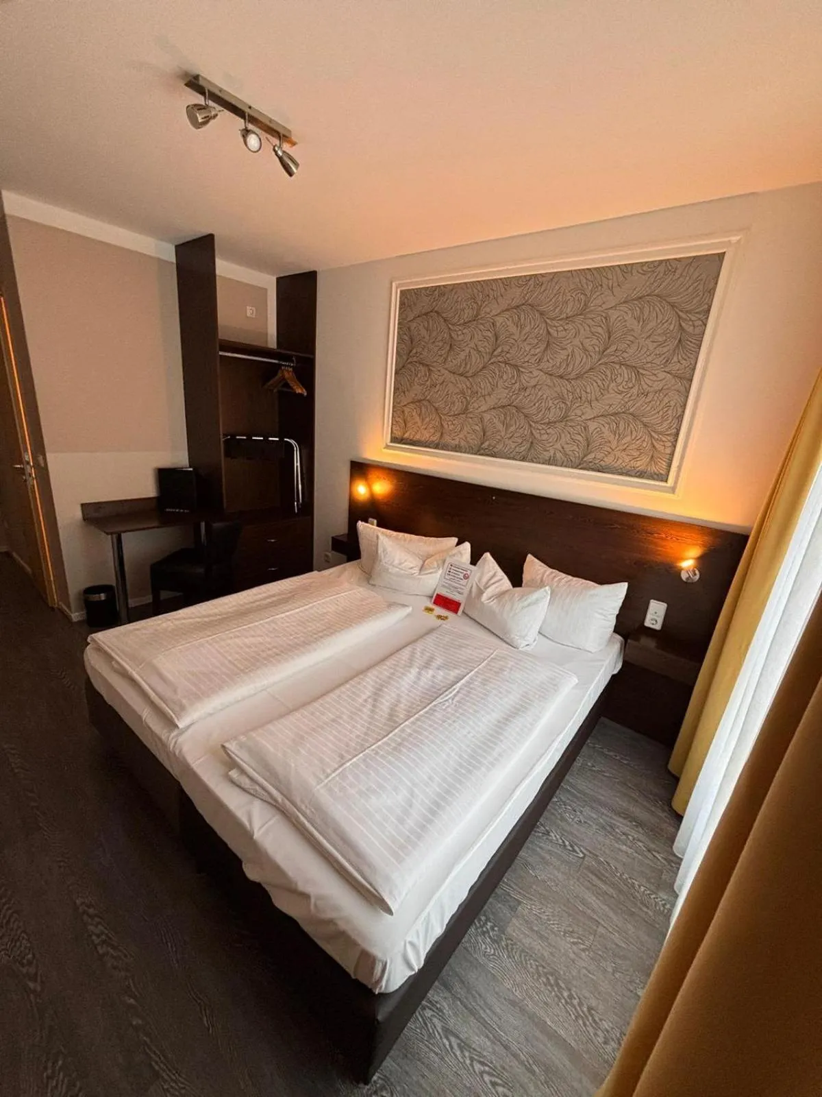 Photo of the whole room, Bed in Hotel Kiez Pension Berlin