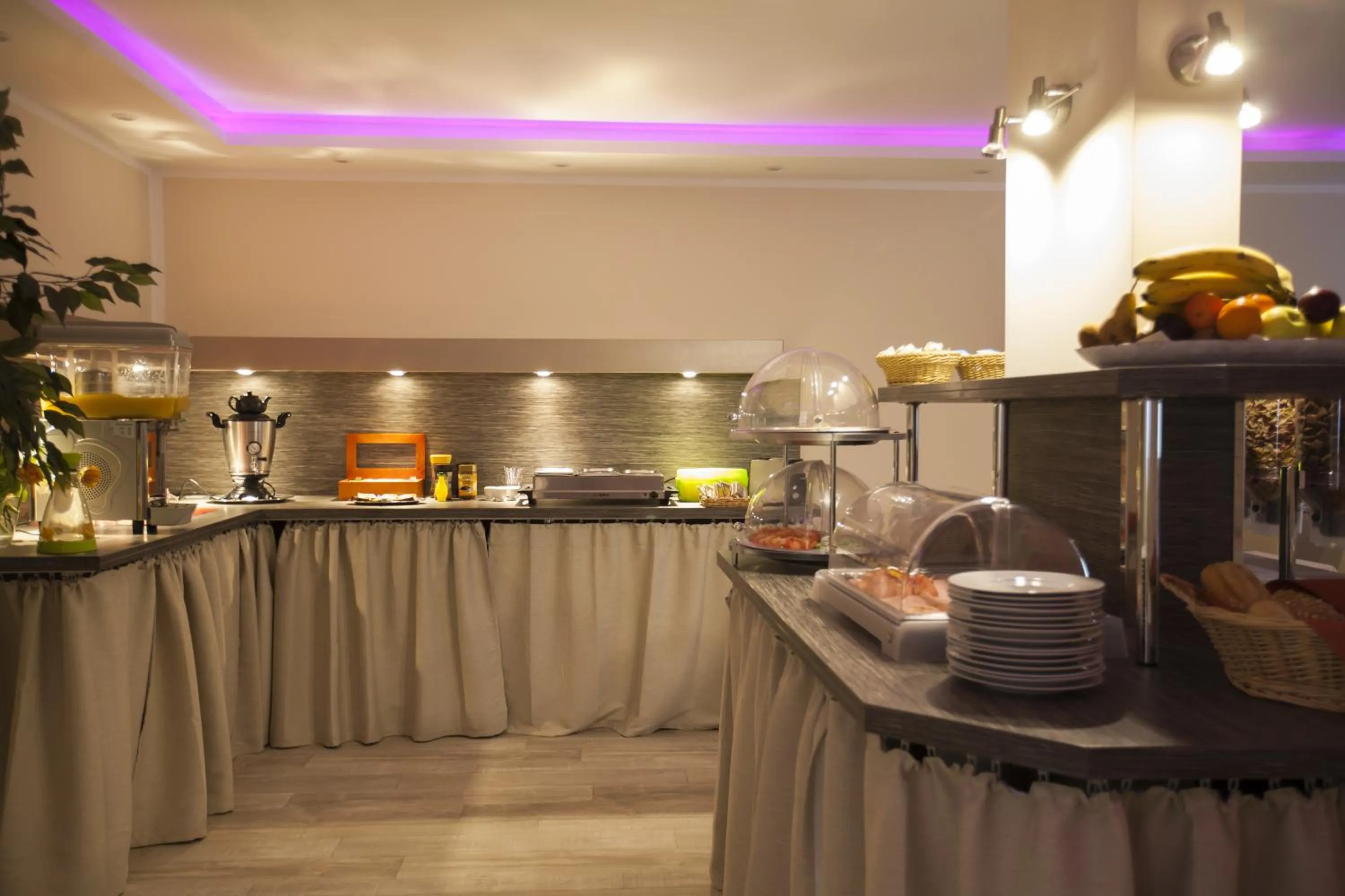 Restaurant/places to eat in Hotel Kiez Pension Berlin