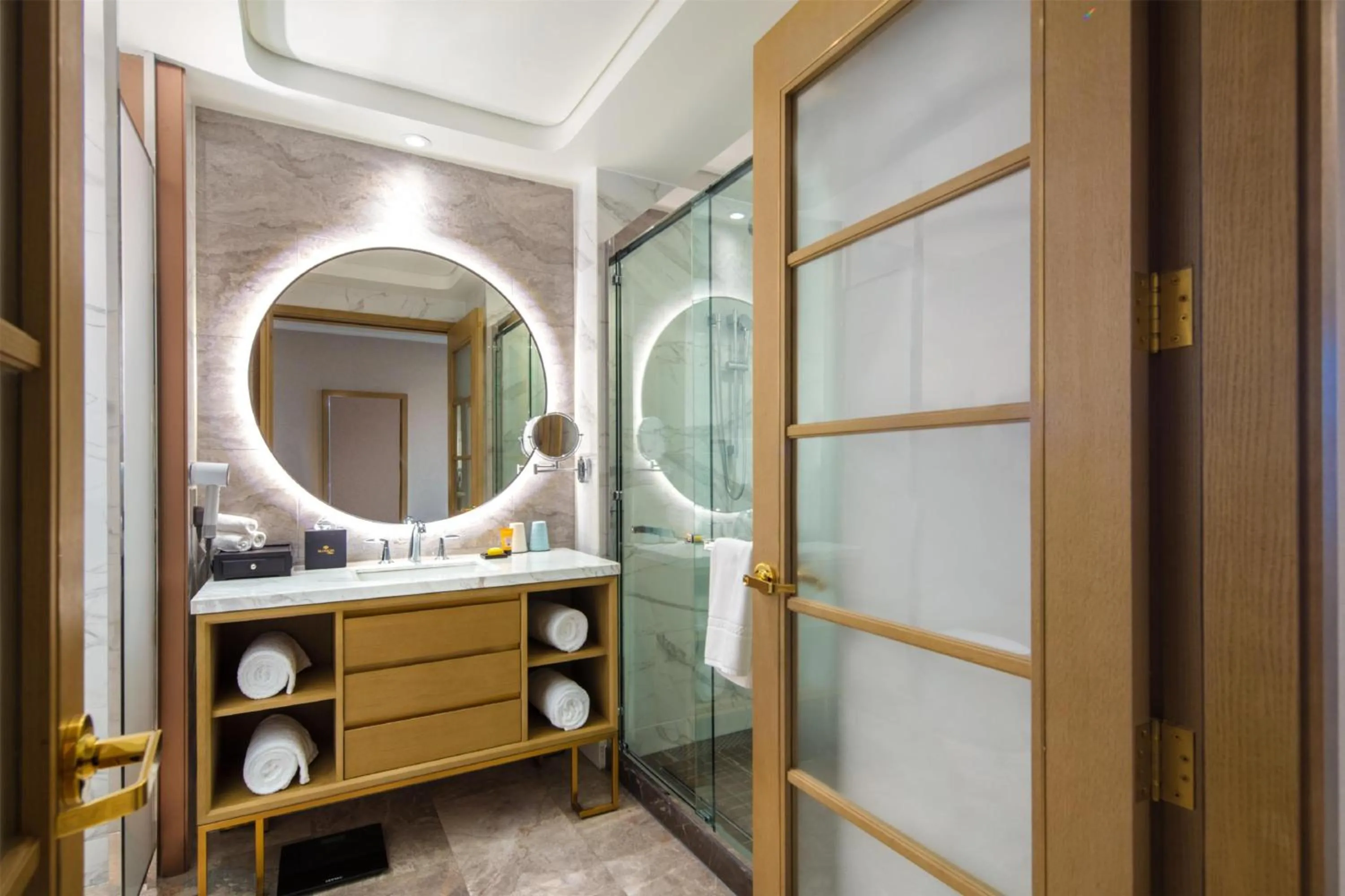 Bathroom, Bed in Blossom Hotel Houston, Curio Collection by Hilton