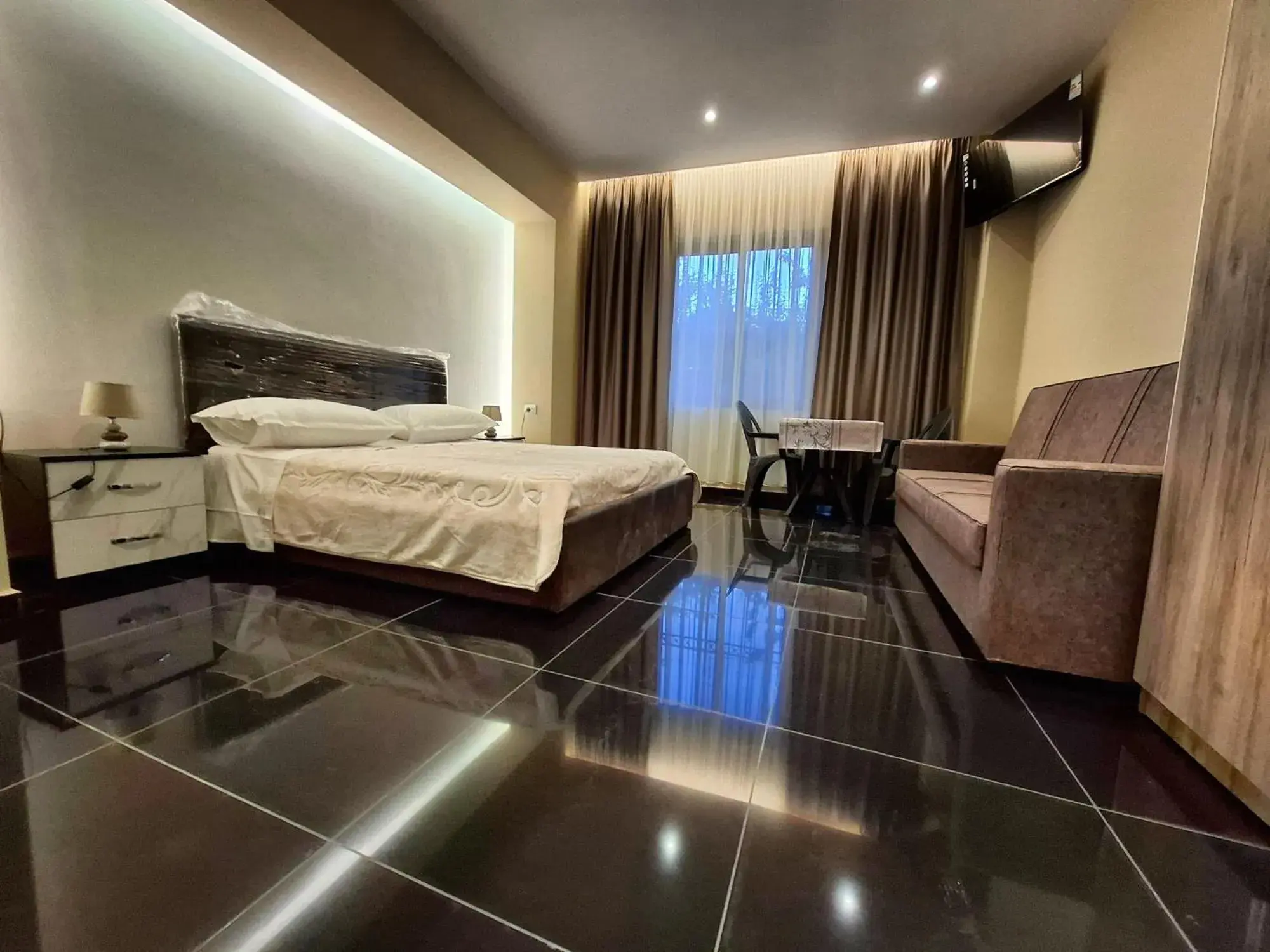 Superior Double Room in CityCenterHotel Shkoder Superior Double Room in CityCenterHotel Shkoder