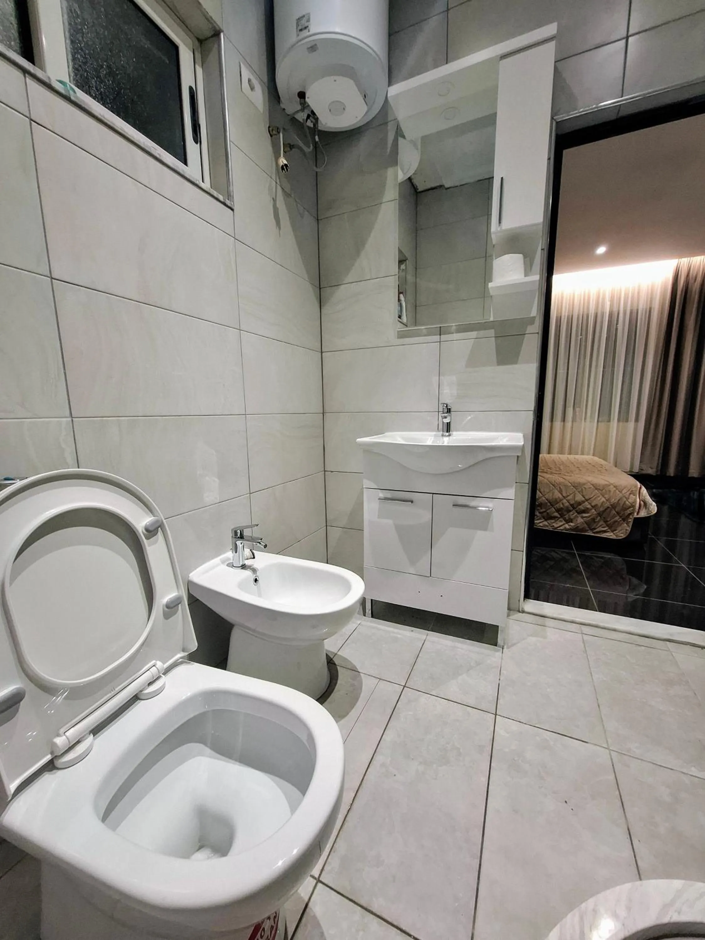 Shower in CityCenterHotel Shkoder