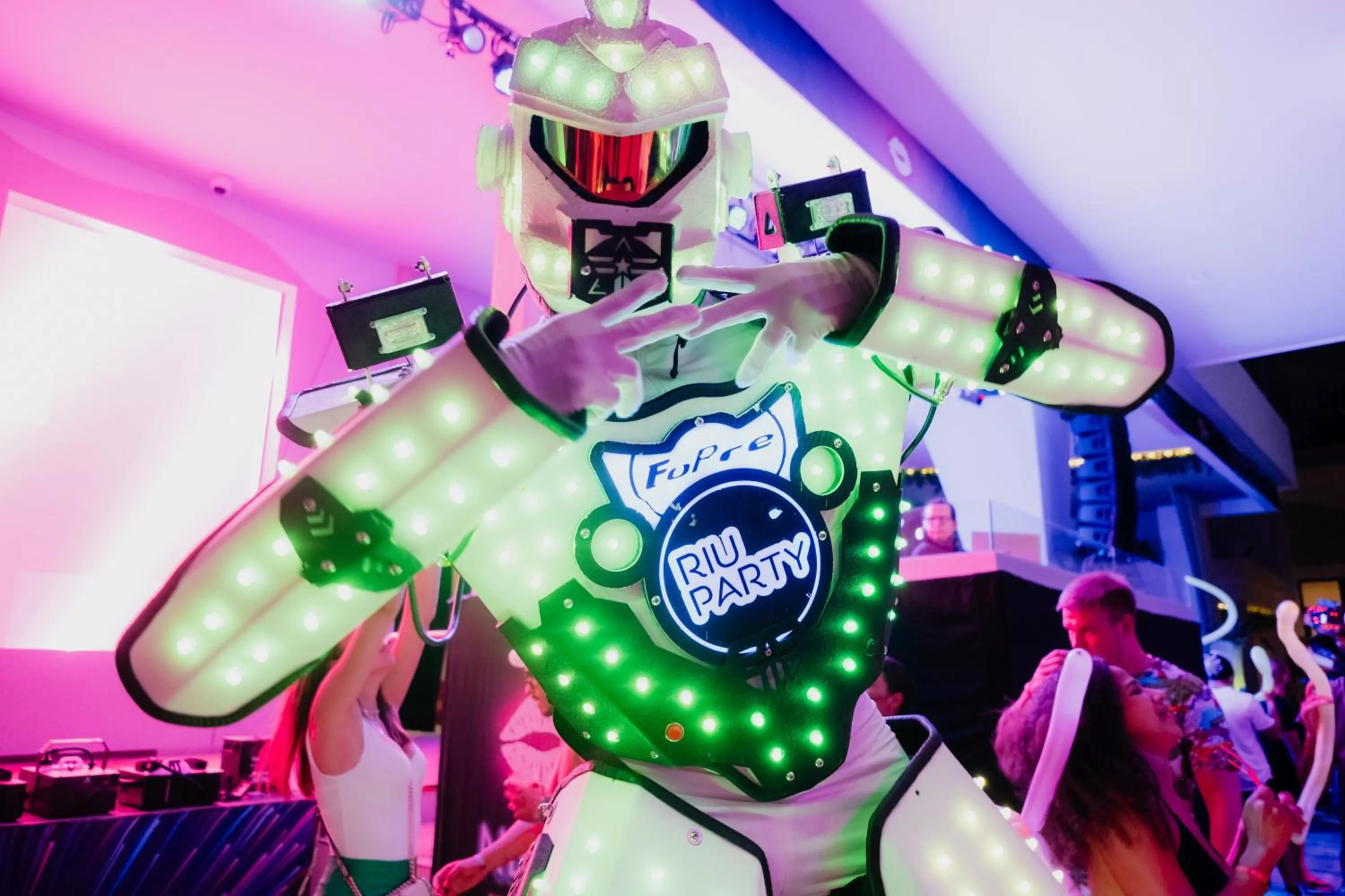 Evening entertainment in Riu Palace Peninsula - All Inclusive