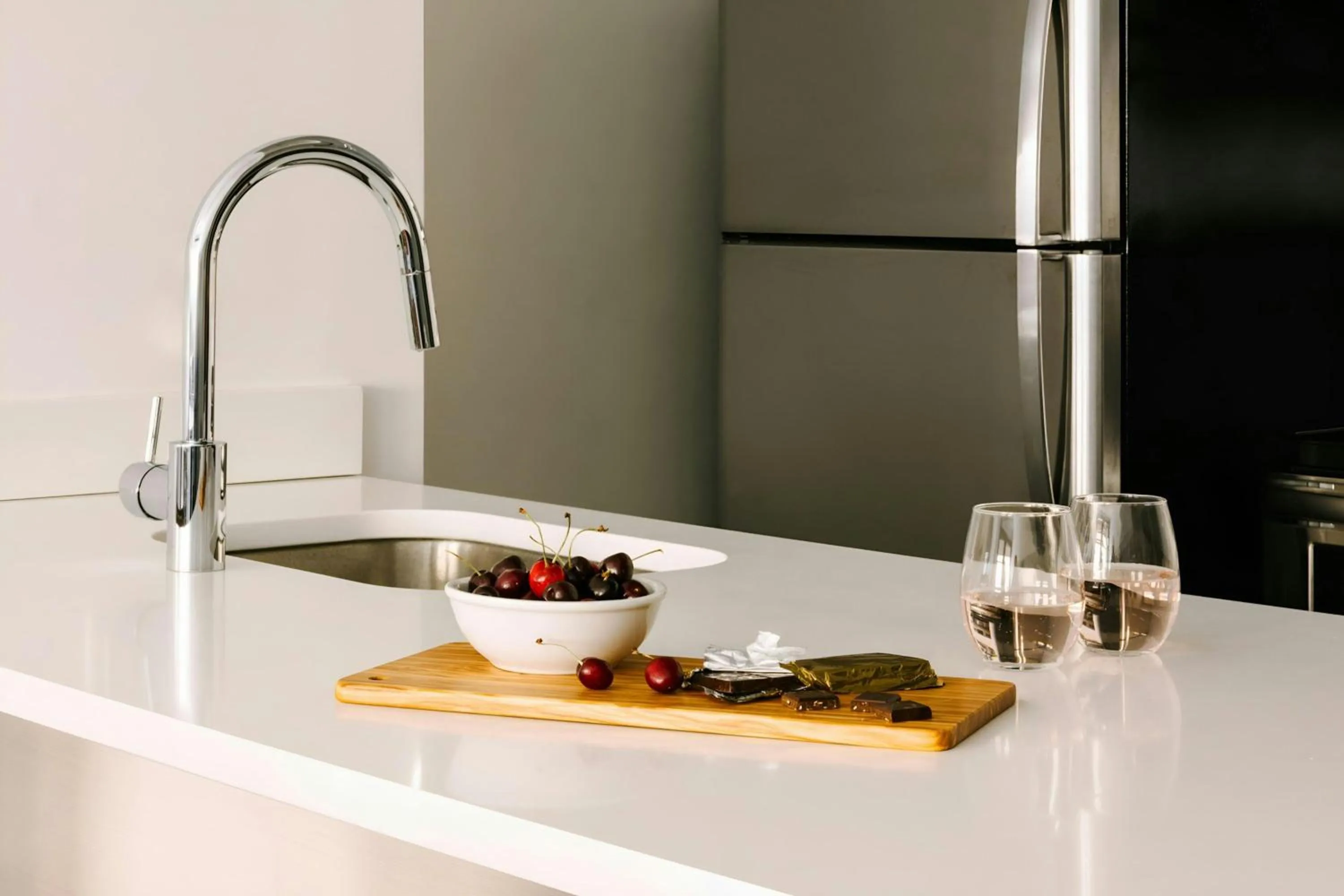 Kitchen or kitchenette in Sonder by Marriott Bonvoy Gabriel Richard Apartments Downtown