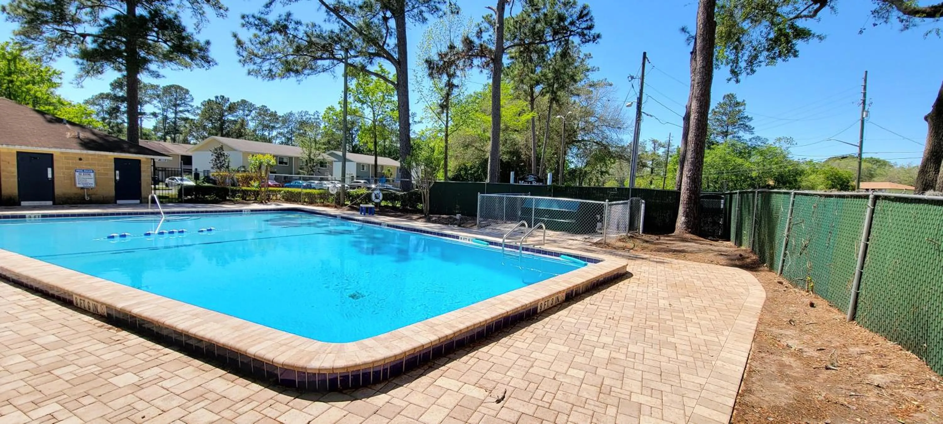 Property building in Comfortable Townhome 2BR 1-5BA - Near UF & Shopping Dining
