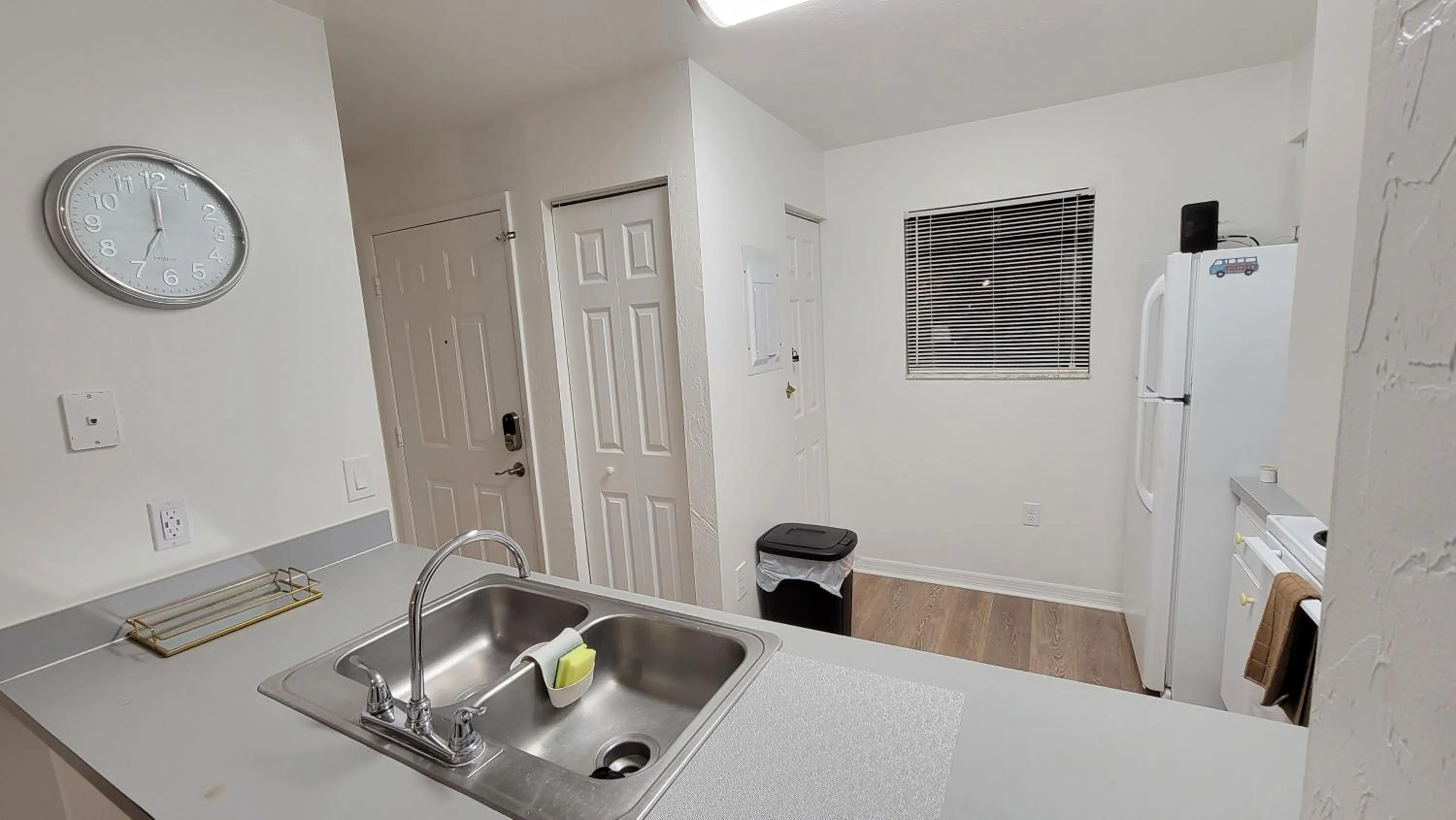 Kitchen or kitchenette in Comfortable Townhome 2BR 1-5BA - Near UF & Shopping Dining