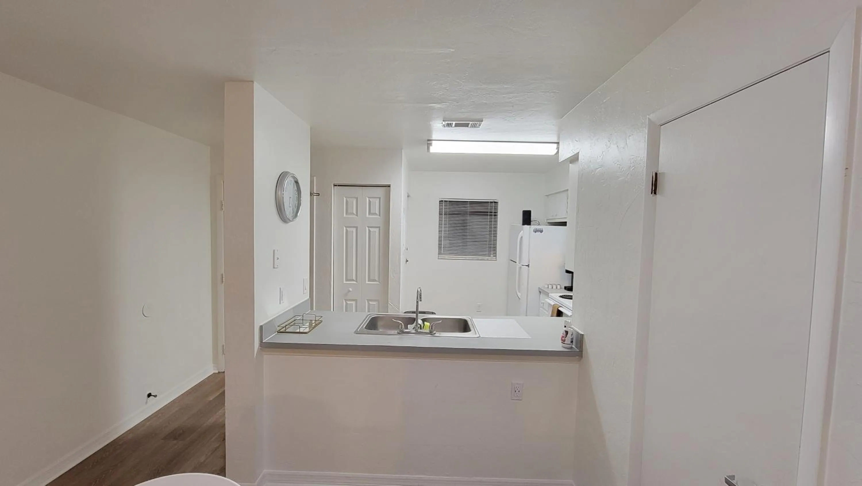 Kitchen or kitchenette in Comfortable Townhome 2BR 1-5BA - Near UF & Shopping Dining