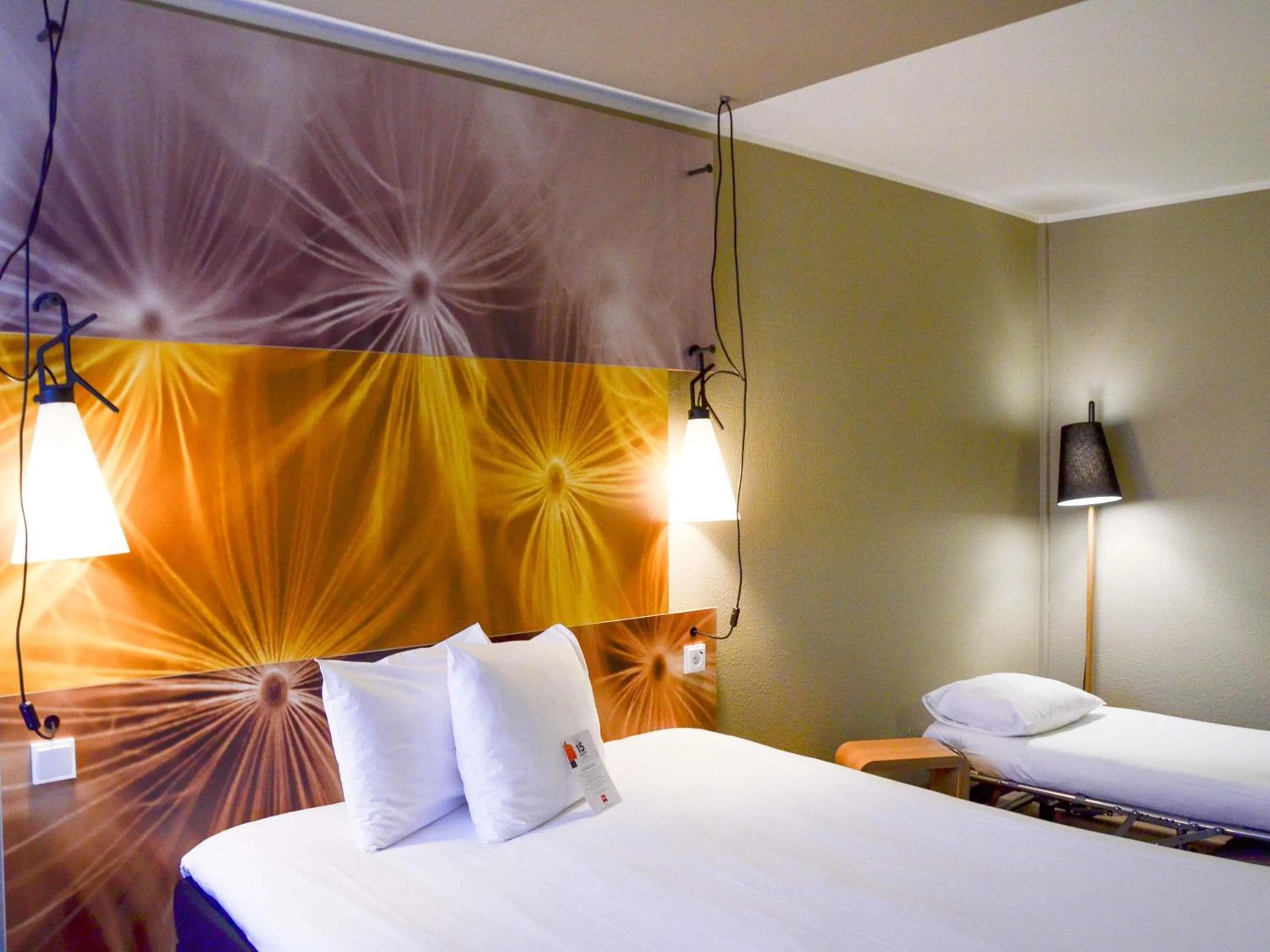 Bedroom, Bed in ibis Hotel Frankfurt Airport