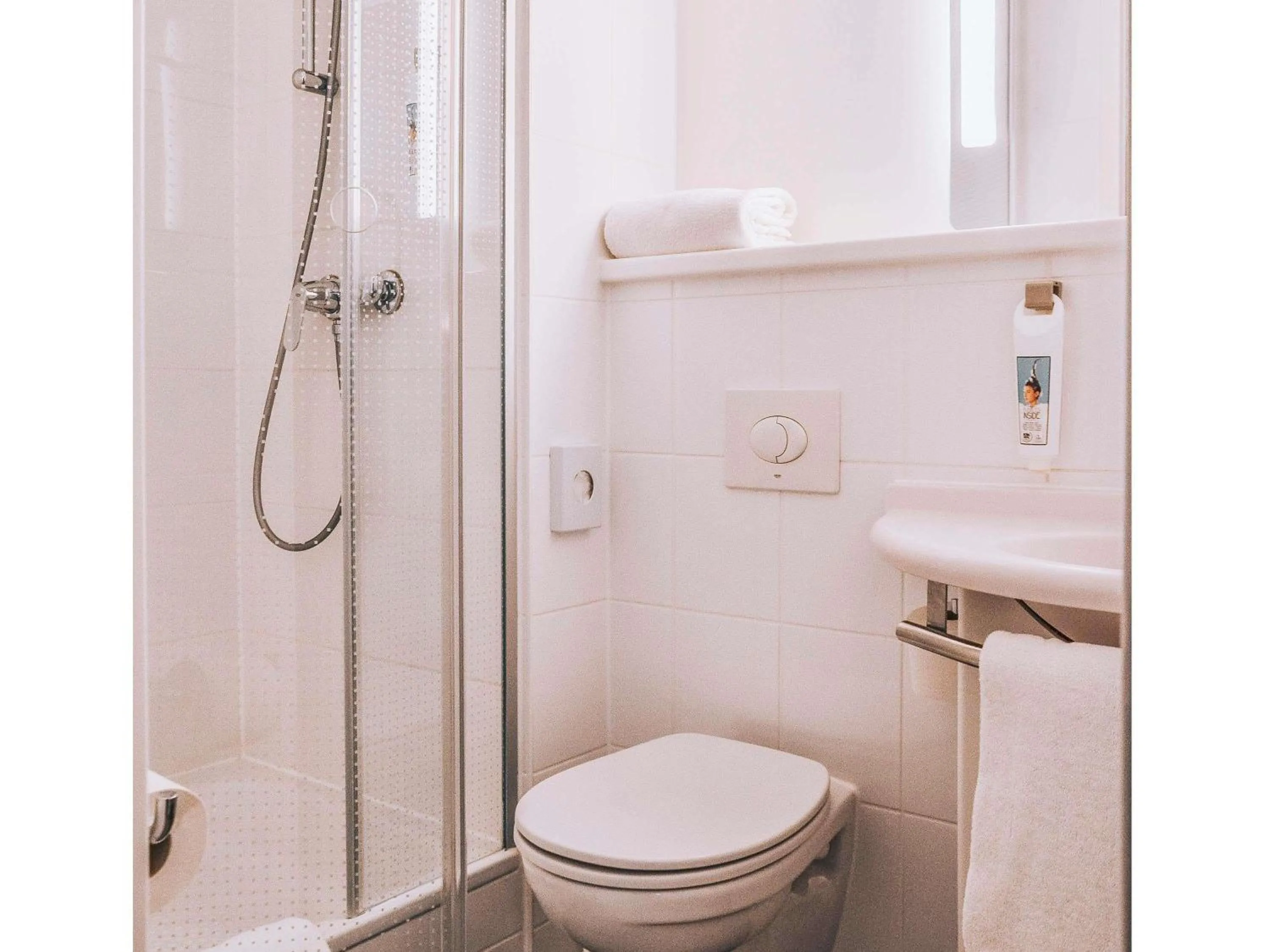 Bedroom in ibis Hotel Frankfurt Airport