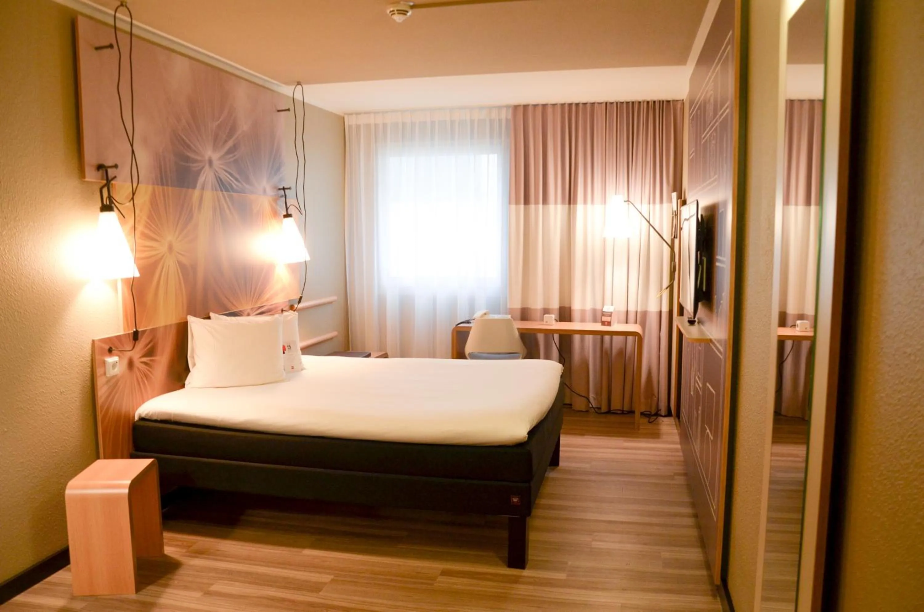 Bed in ibis Hotel Frankfurt Airport