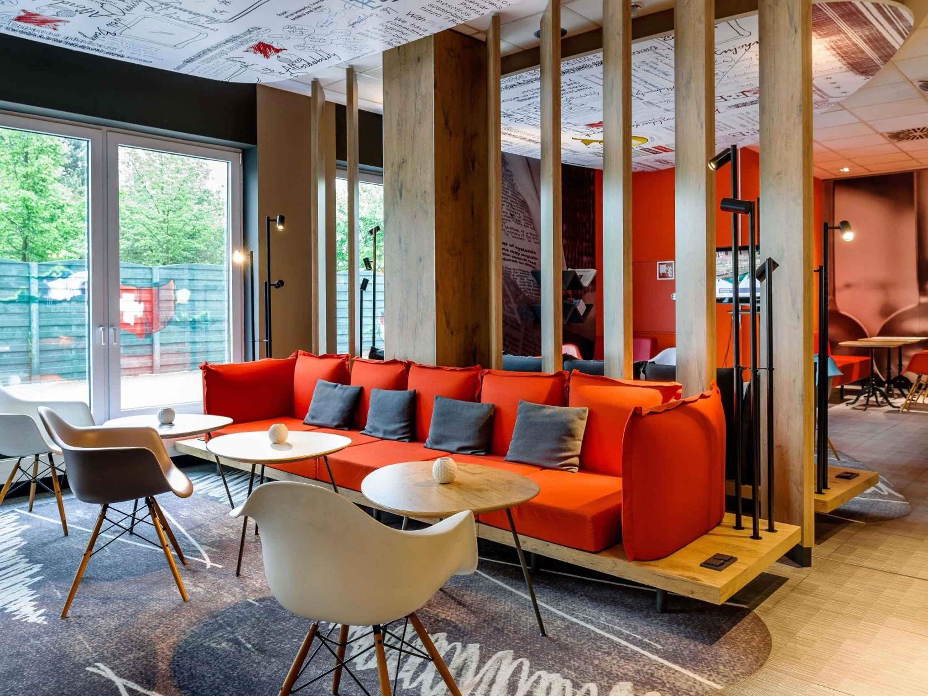 Lounge or bar in ibis Hotel Frankfurt Airport