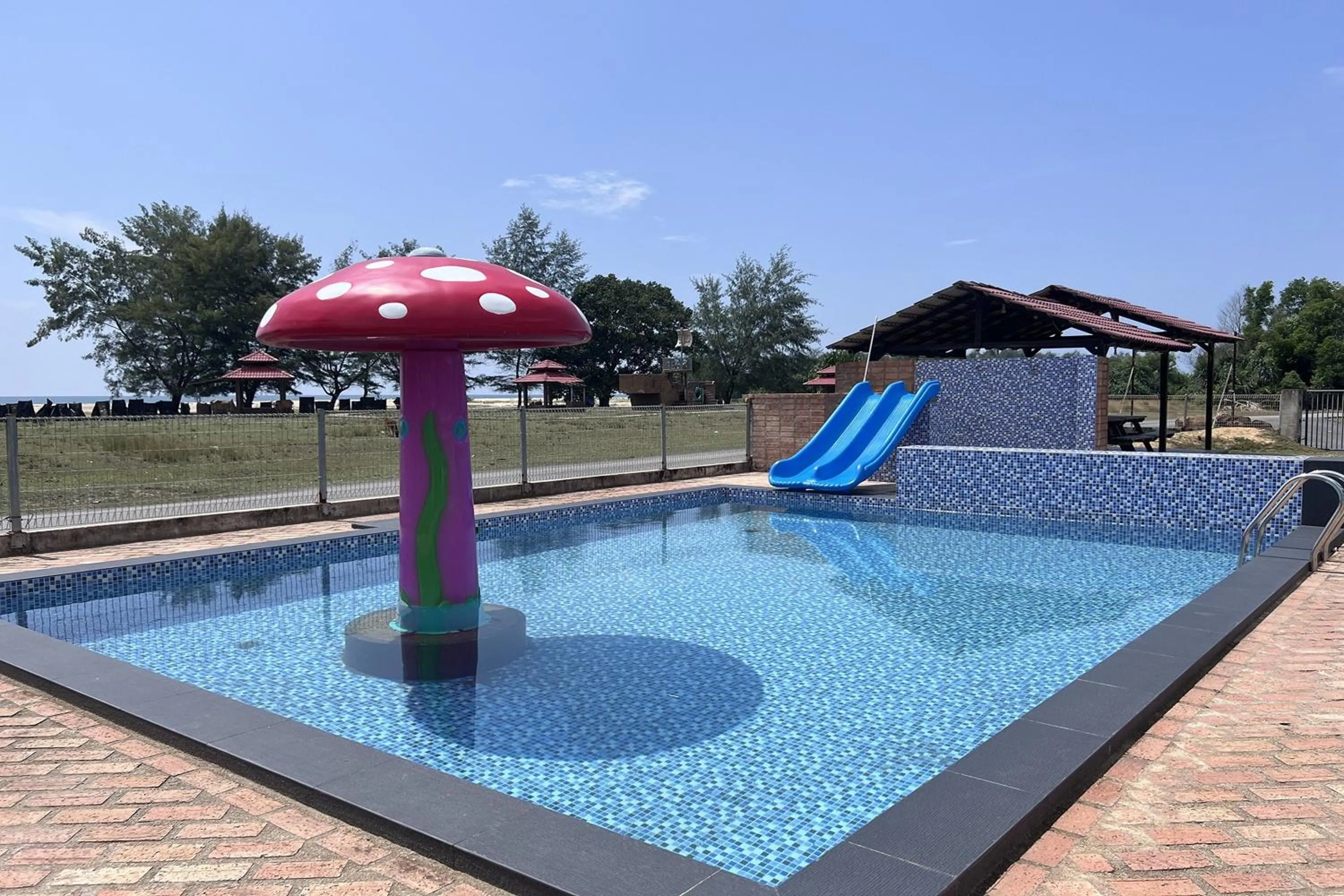 Swimming pool in Saujana Villa Cherok Paloh, Kuantan Beach