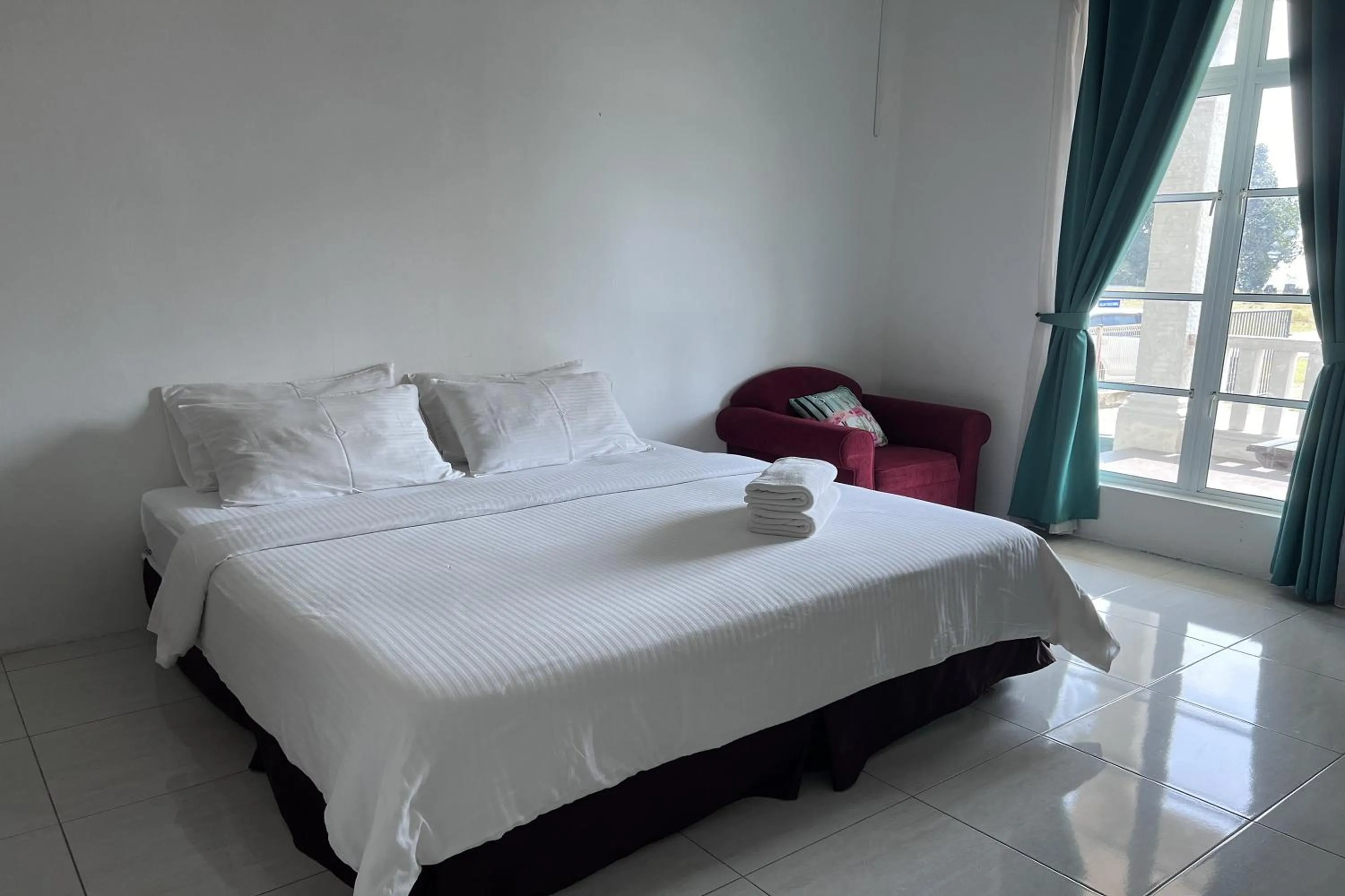 Bed in Saujana Villa Cherok Paloh, Kuantan Beach