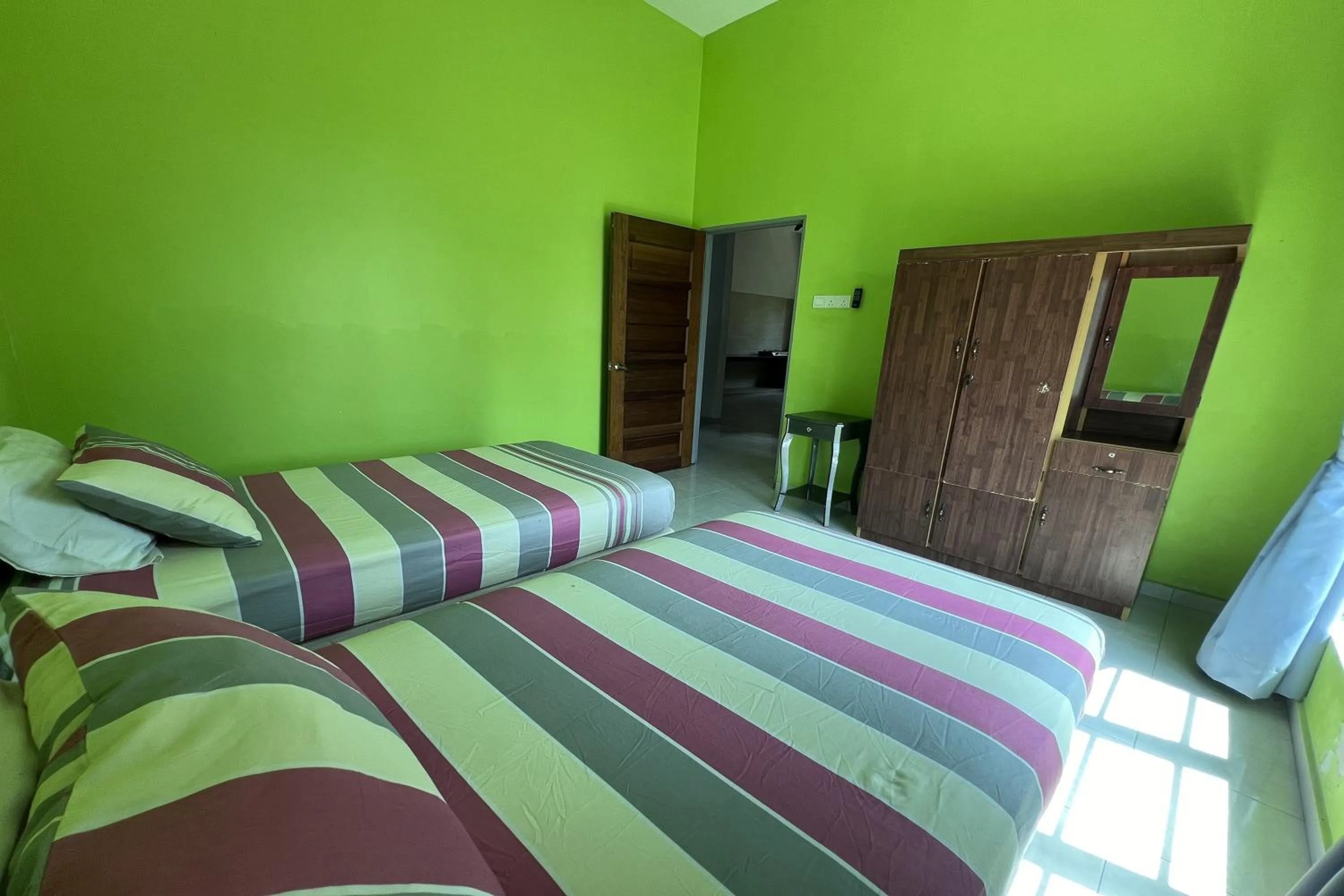 Bedroom, Bed in Saujana Villa Cherok Paloh, Kuantan Beach