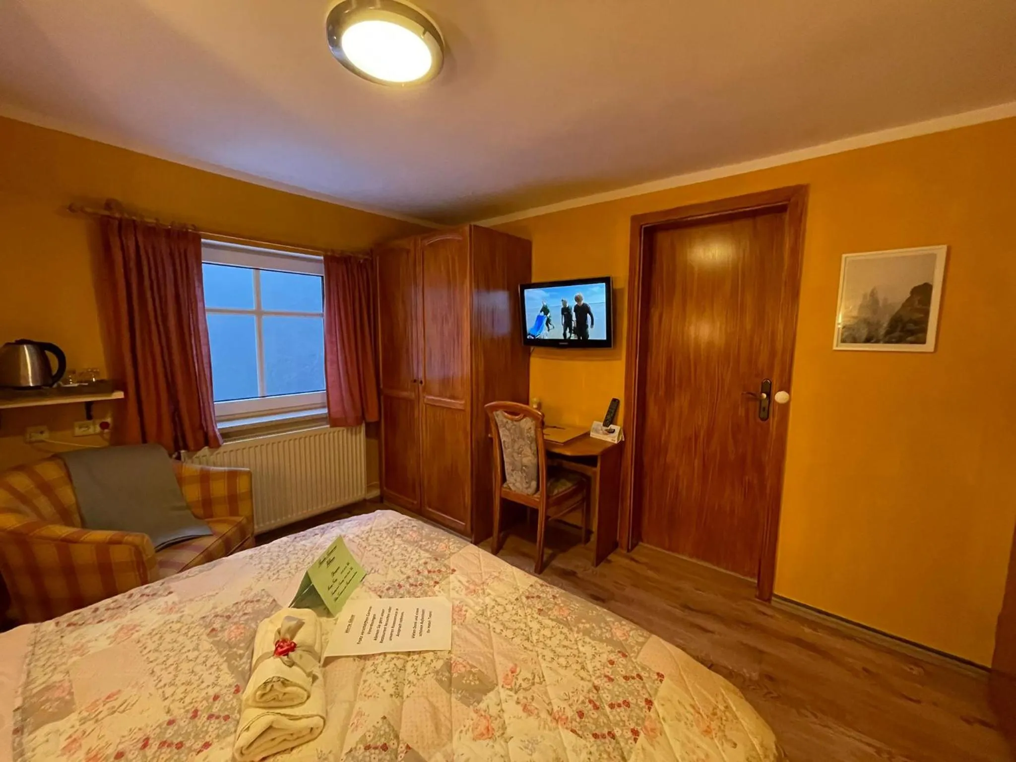 Bed in Berghotel Drei Brüder Höhe