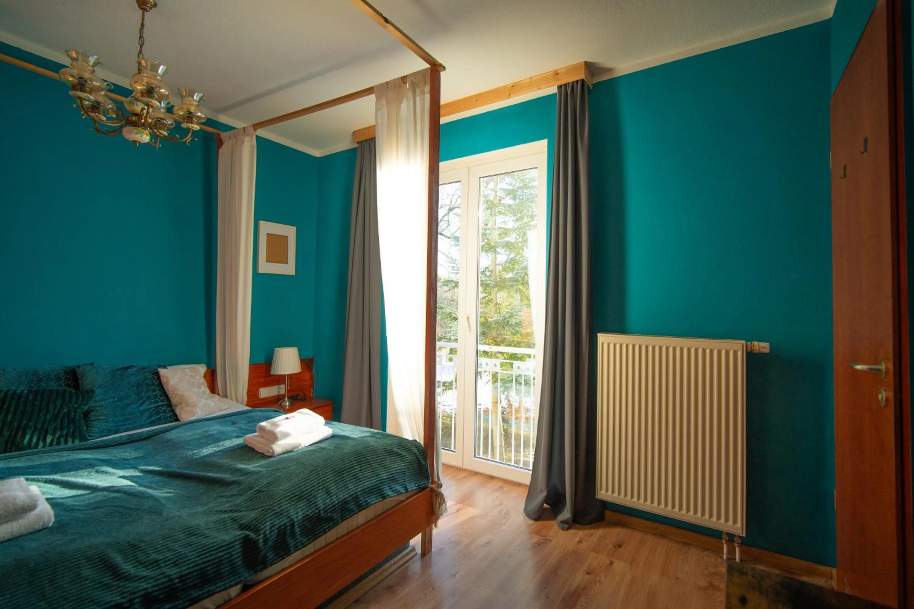 Bed in Berghotel Drei Brüder Höhe