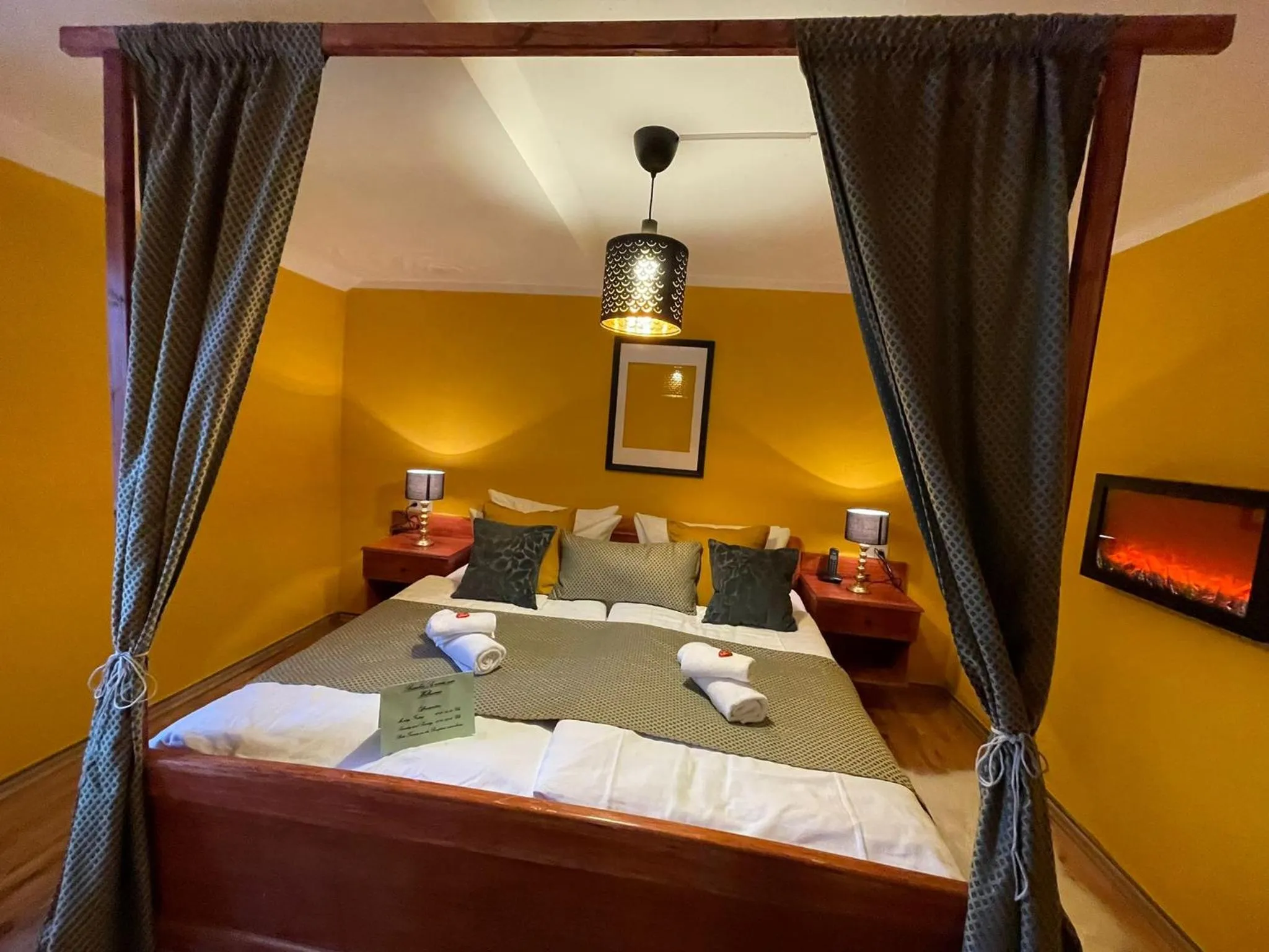 Bedroom, Bed in Berghotel Drei Brüder Höhe