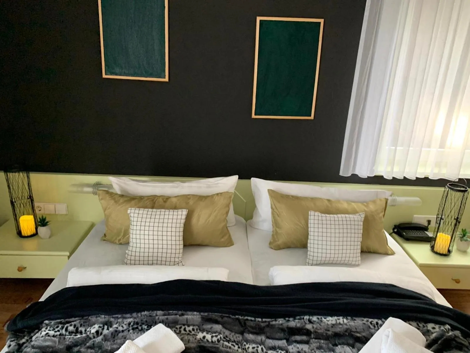 Bed in Berghotel Drei Brüder Höhe