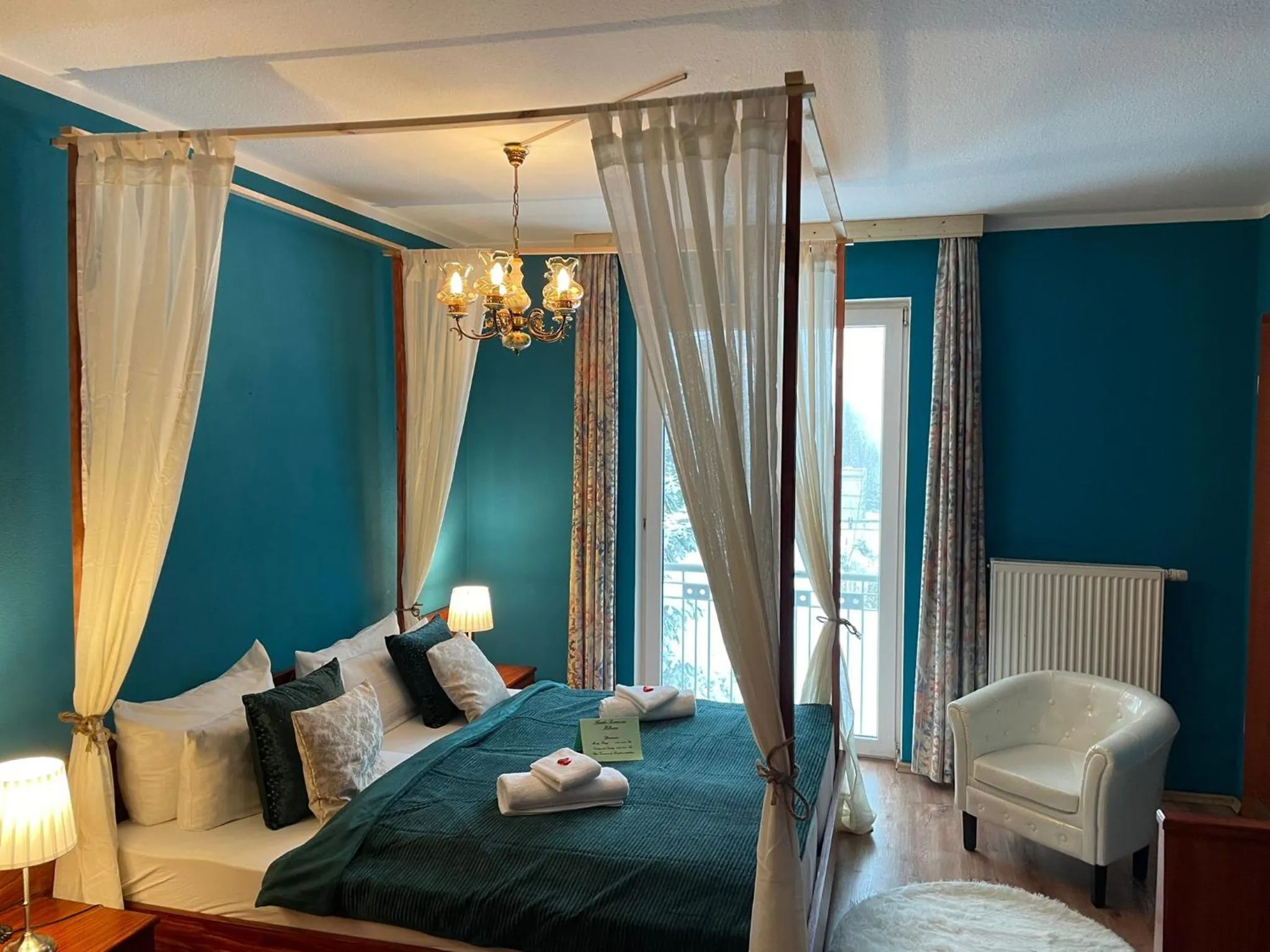 Bed in Berghotel Drei Brüder Höhe