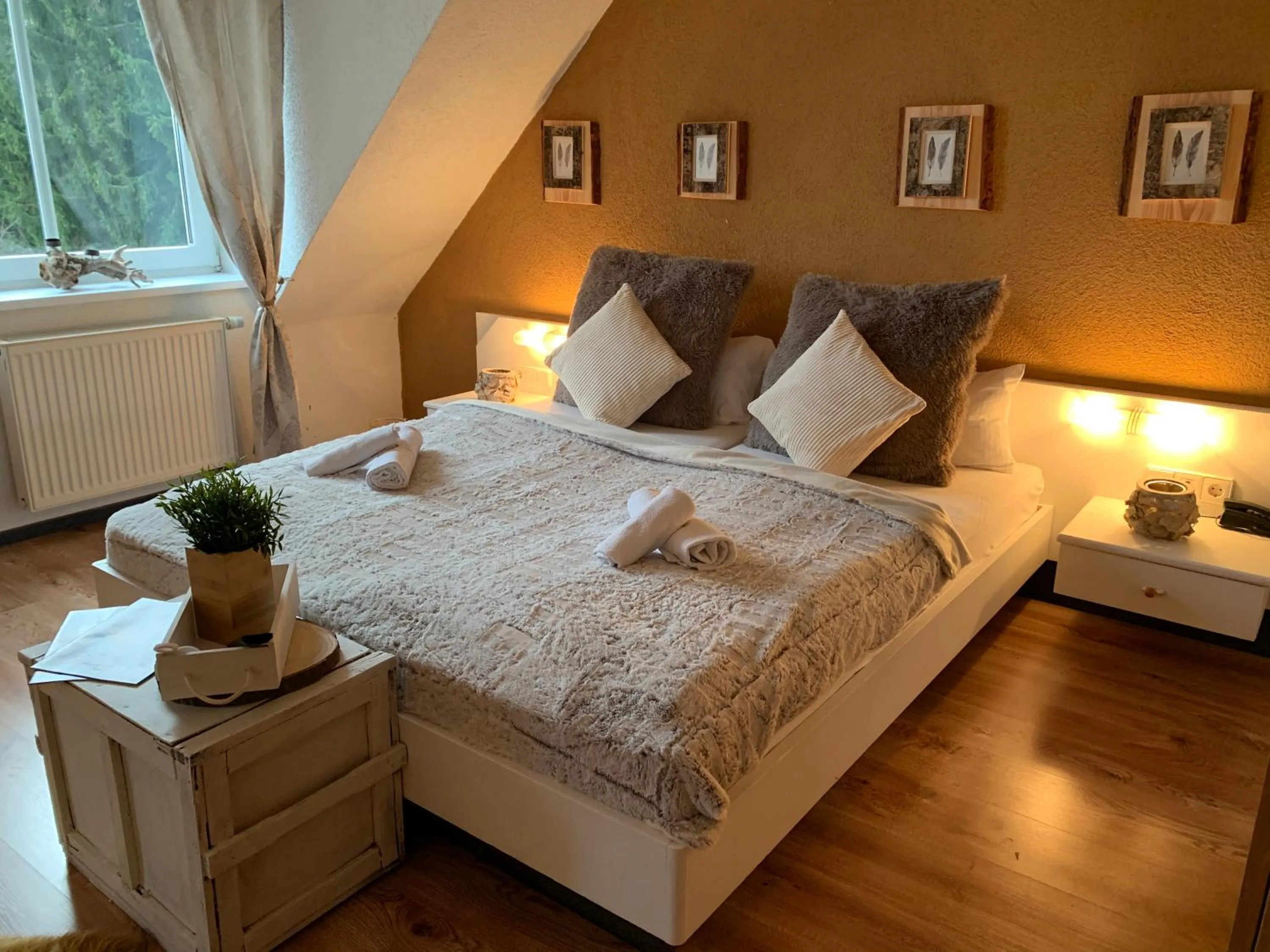 Bedroom, Bed in Berghotel Drei Brüder Höhe