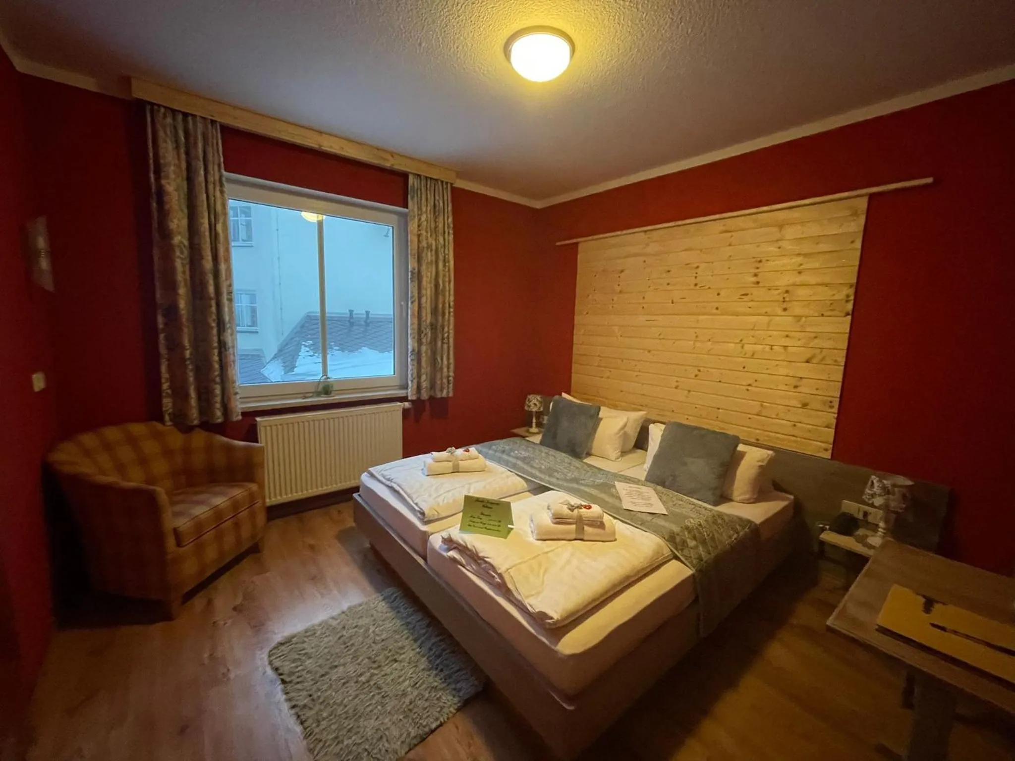 Bed in Berghotel Drei Brüder Höhe