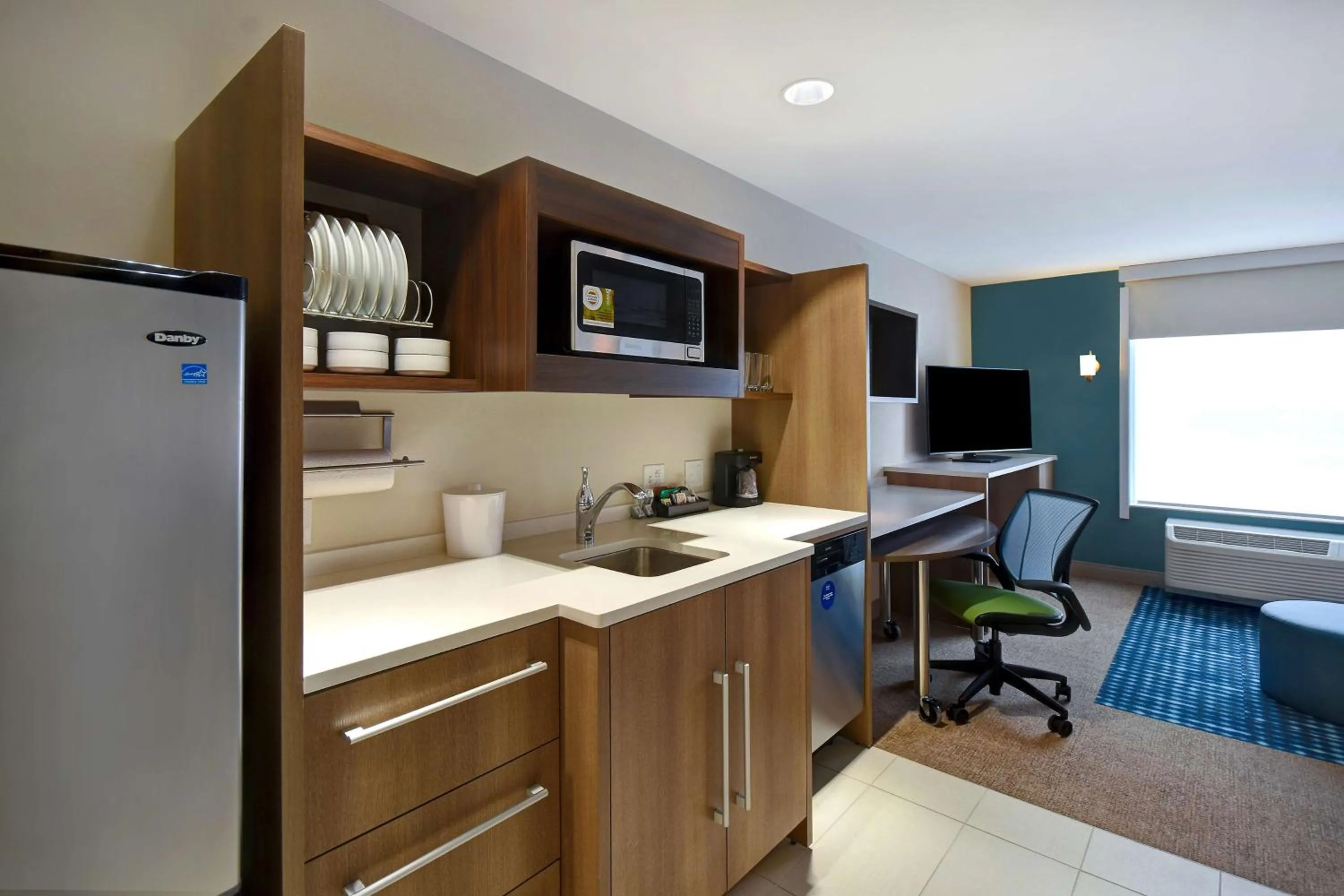 Coffee/tea facilities in Home2 Suites Wichita Downtown Delano, Ks
