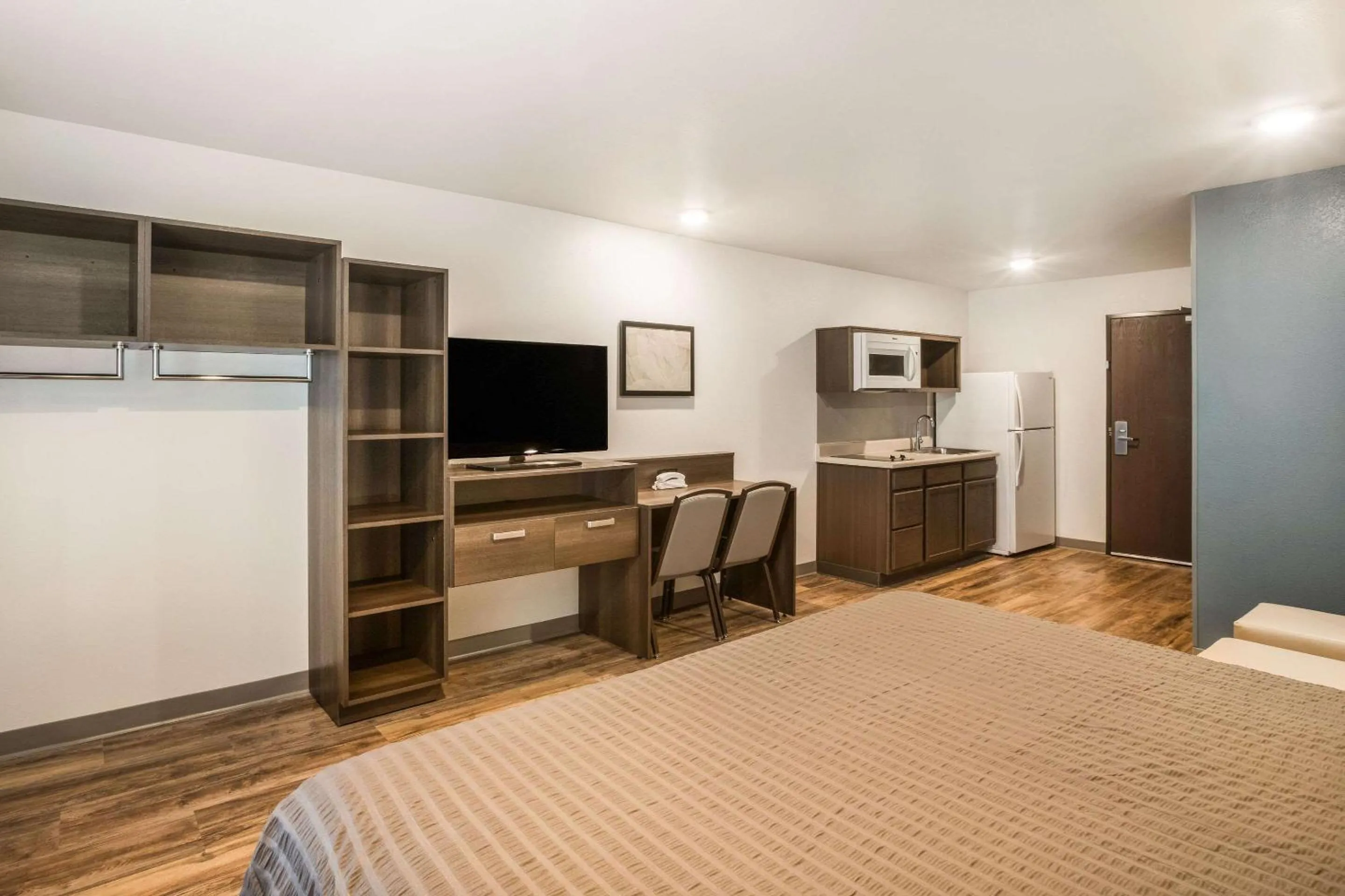 TV and multimedia, Bed in WoodSpring Suites Atlanta Newnan