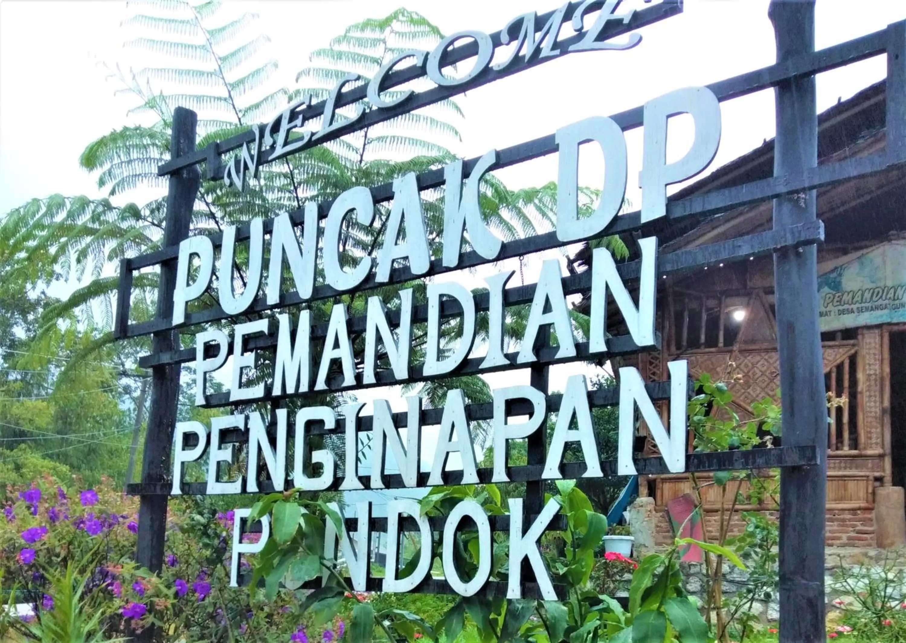 Facade/entrance in Penginapan Puncak DP
