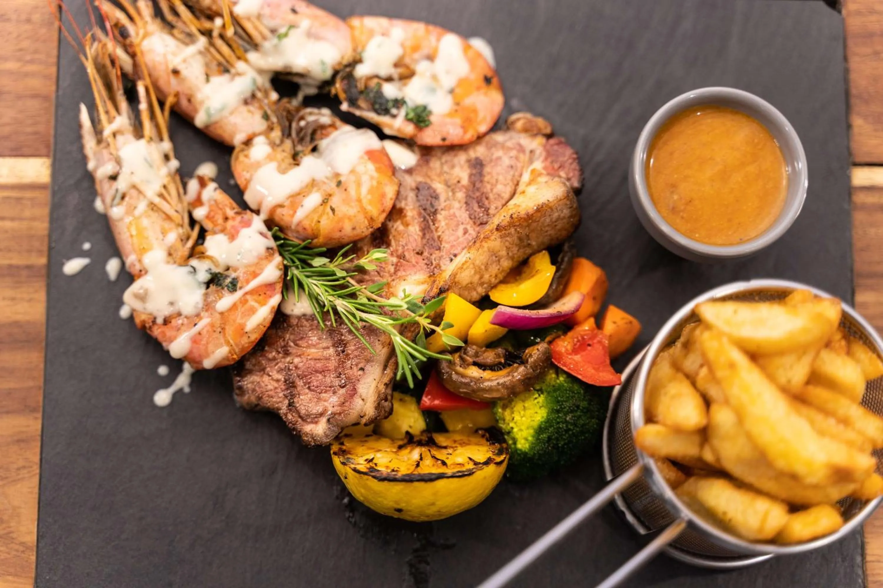 Dining area in Hilton Garden Inn Umhlanga Arch