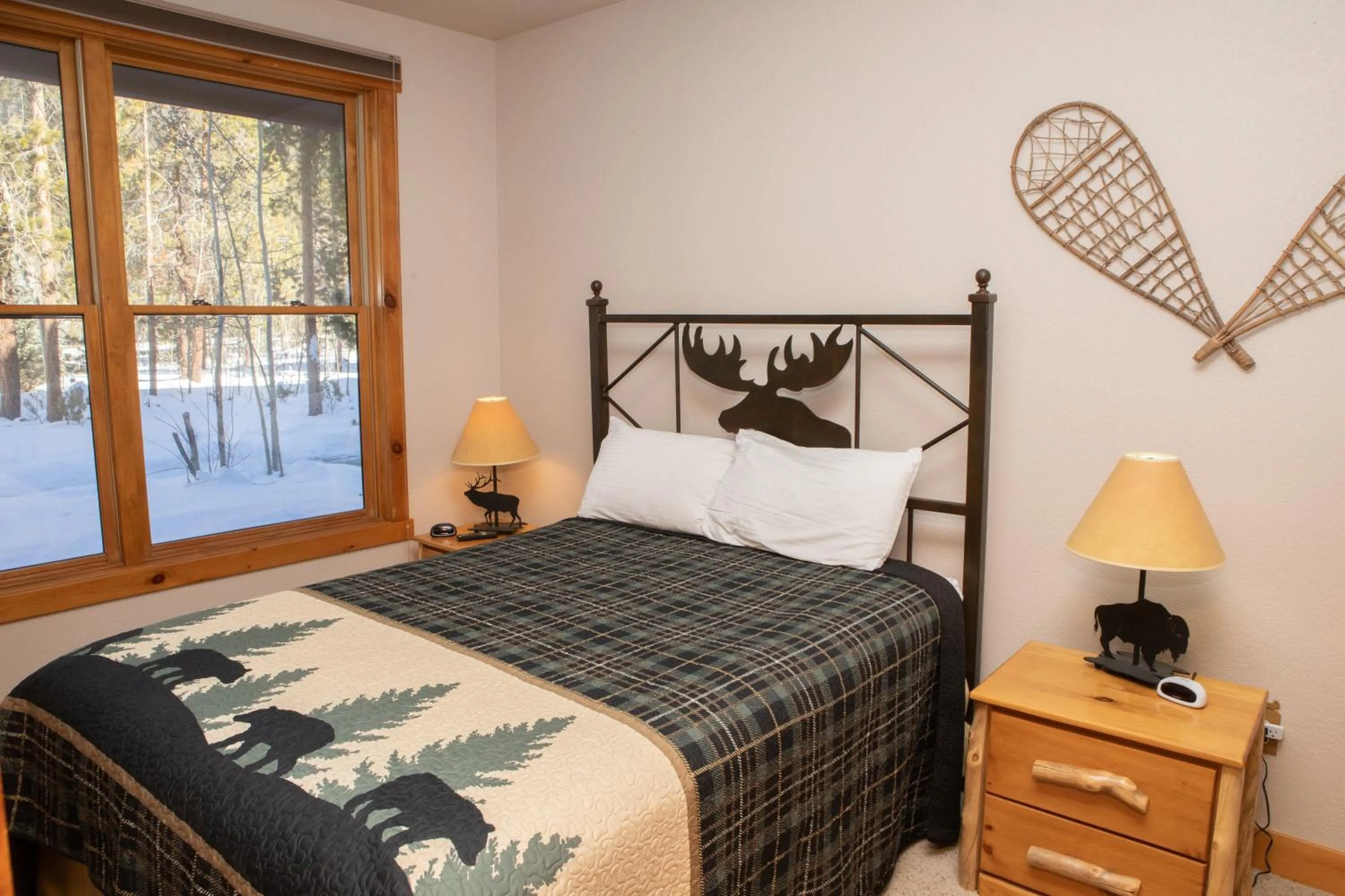 Bedroom, Bed in 8750 Trappers Crossing condo