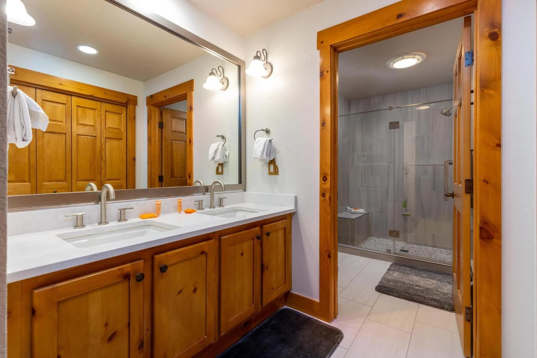 Bathroom in 8750 Trappers Crossing condo