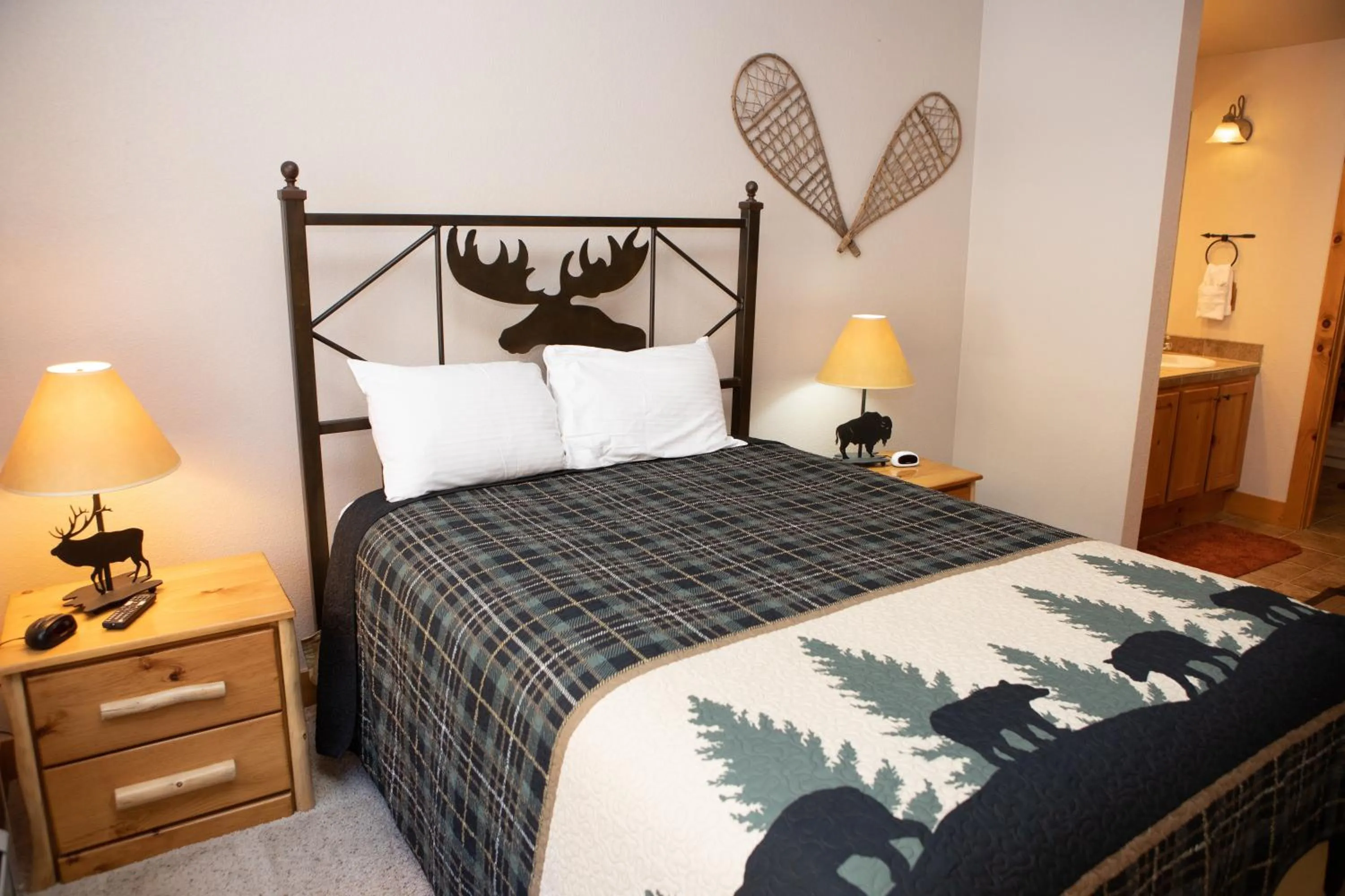 Bedroom, Bed in 8750 Trappers Crossing condo