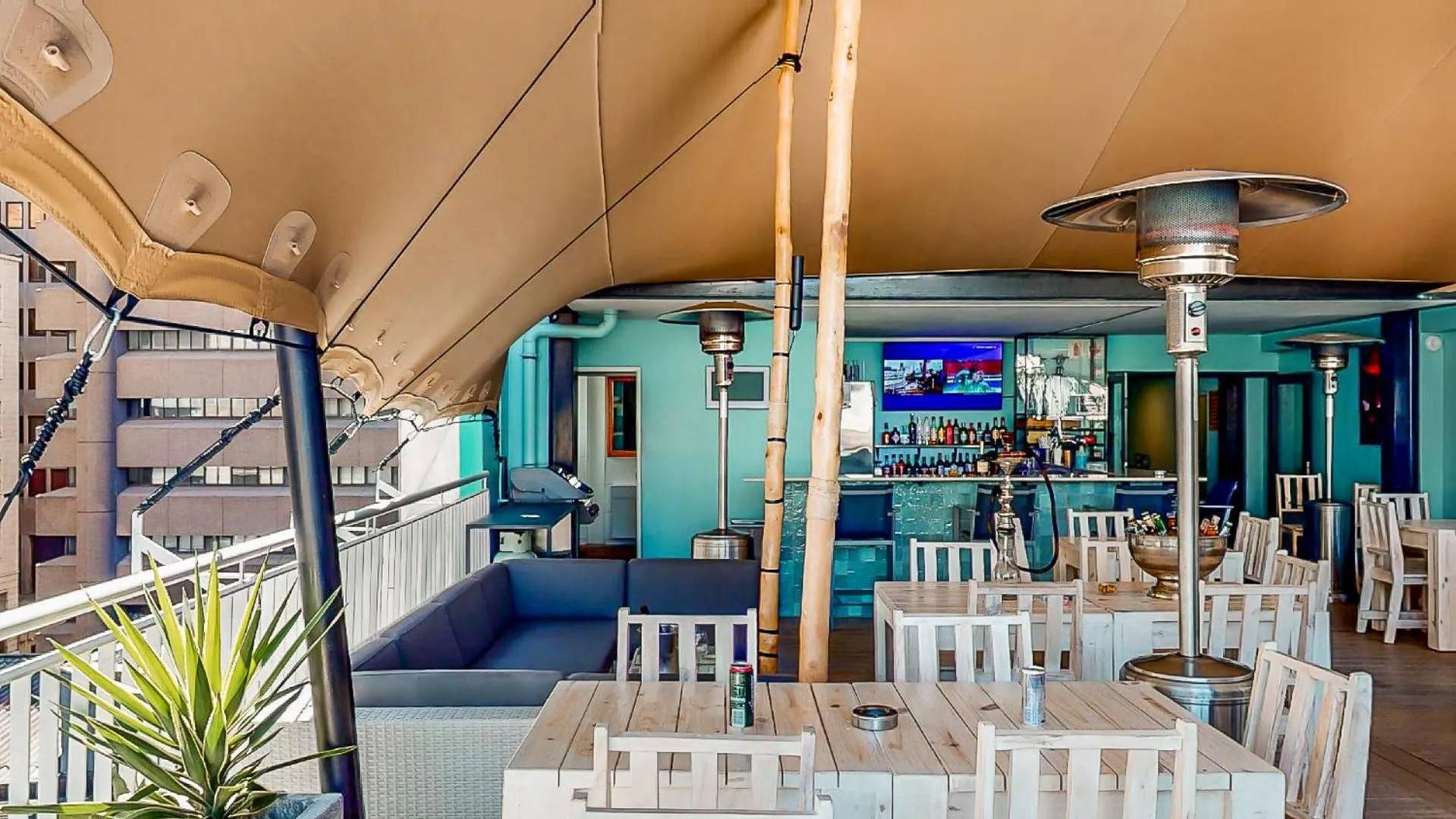 Lounge or bar in Urban Oasis Aparthotel