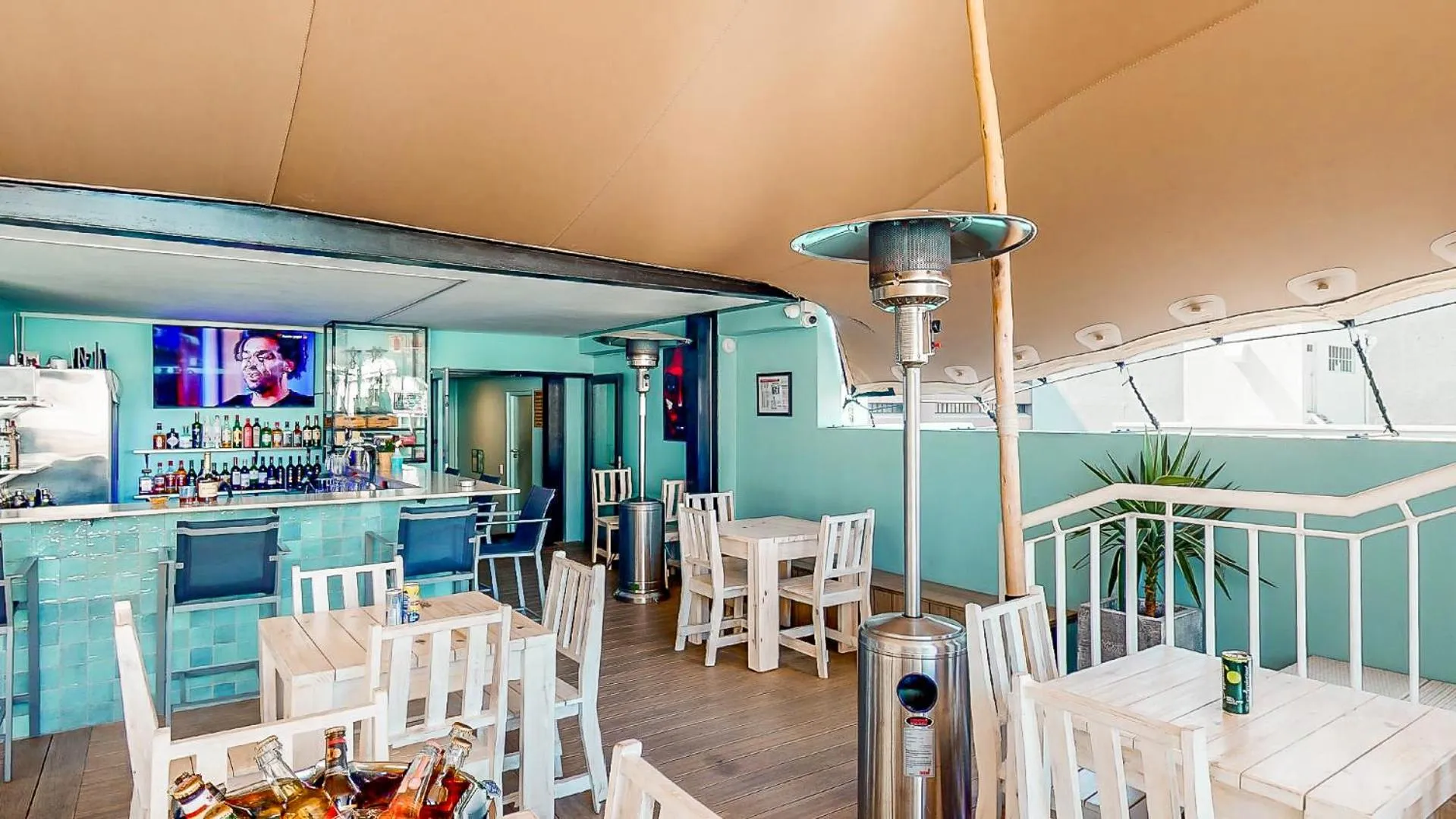 Restaurant/places to eat in Urban Oasis Aparthotel