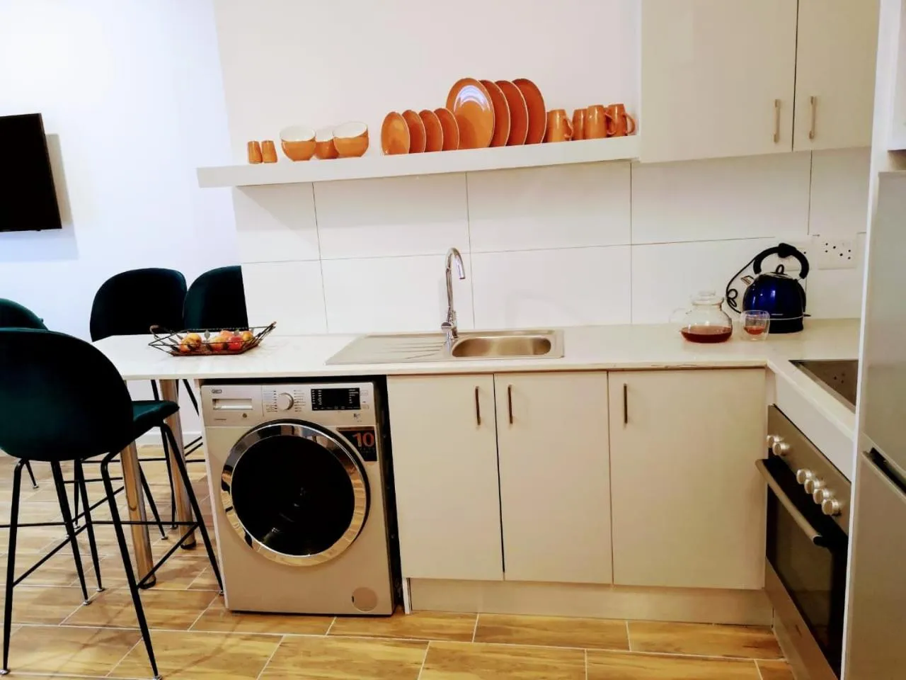 Kitchen or kitchenette in Urban Oasis Aparthotel